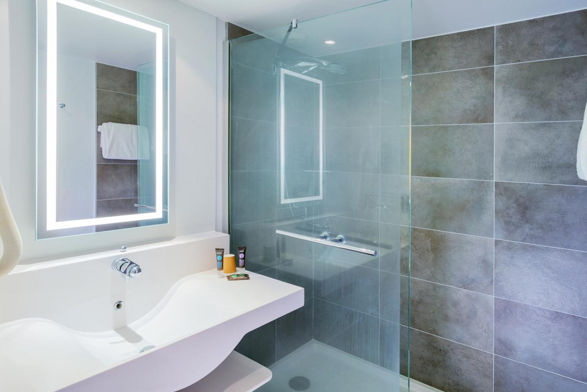 Superior double Room with one double bed or two single beds
