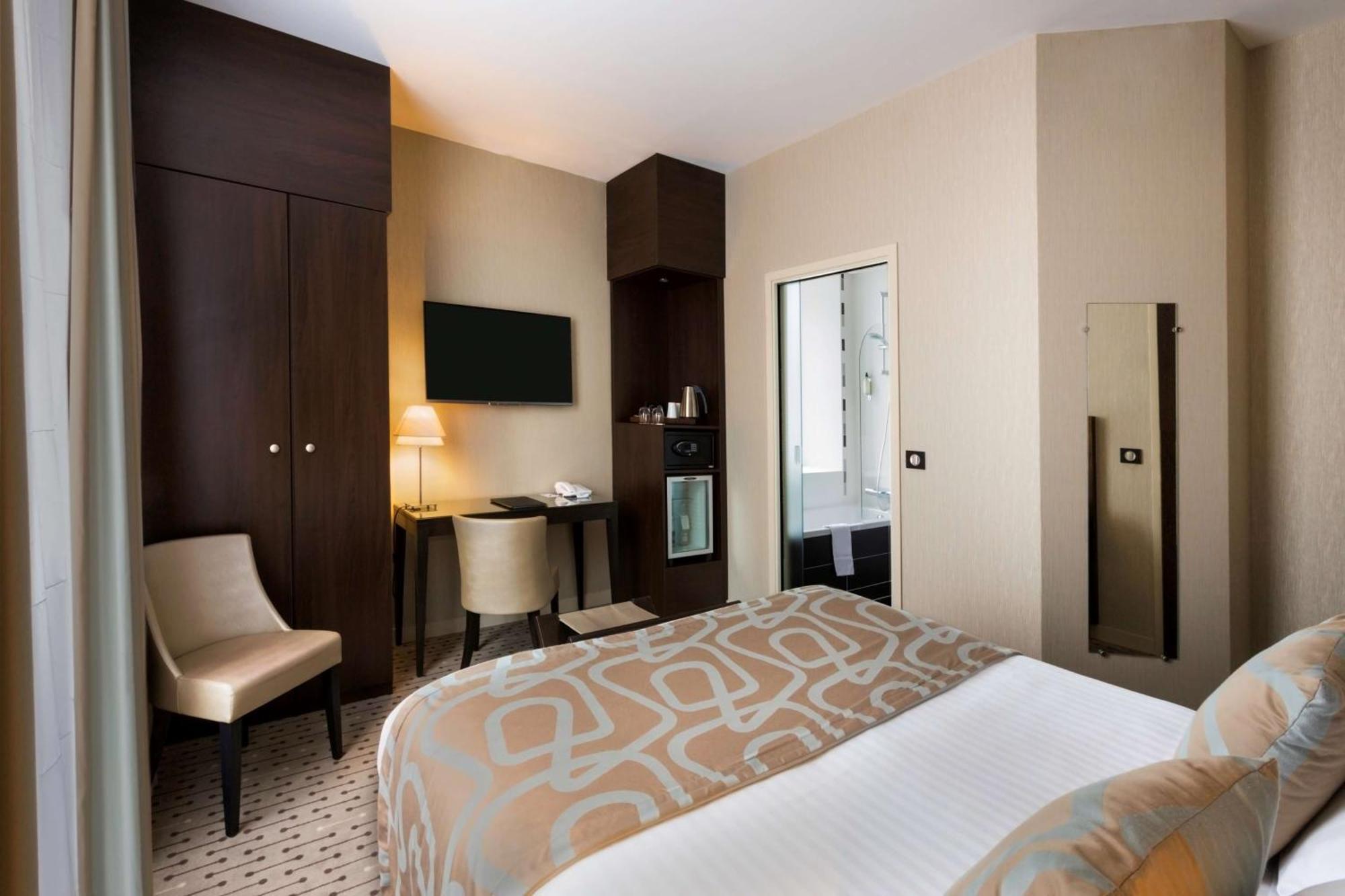 Standard Queen Room - Non-Smoking