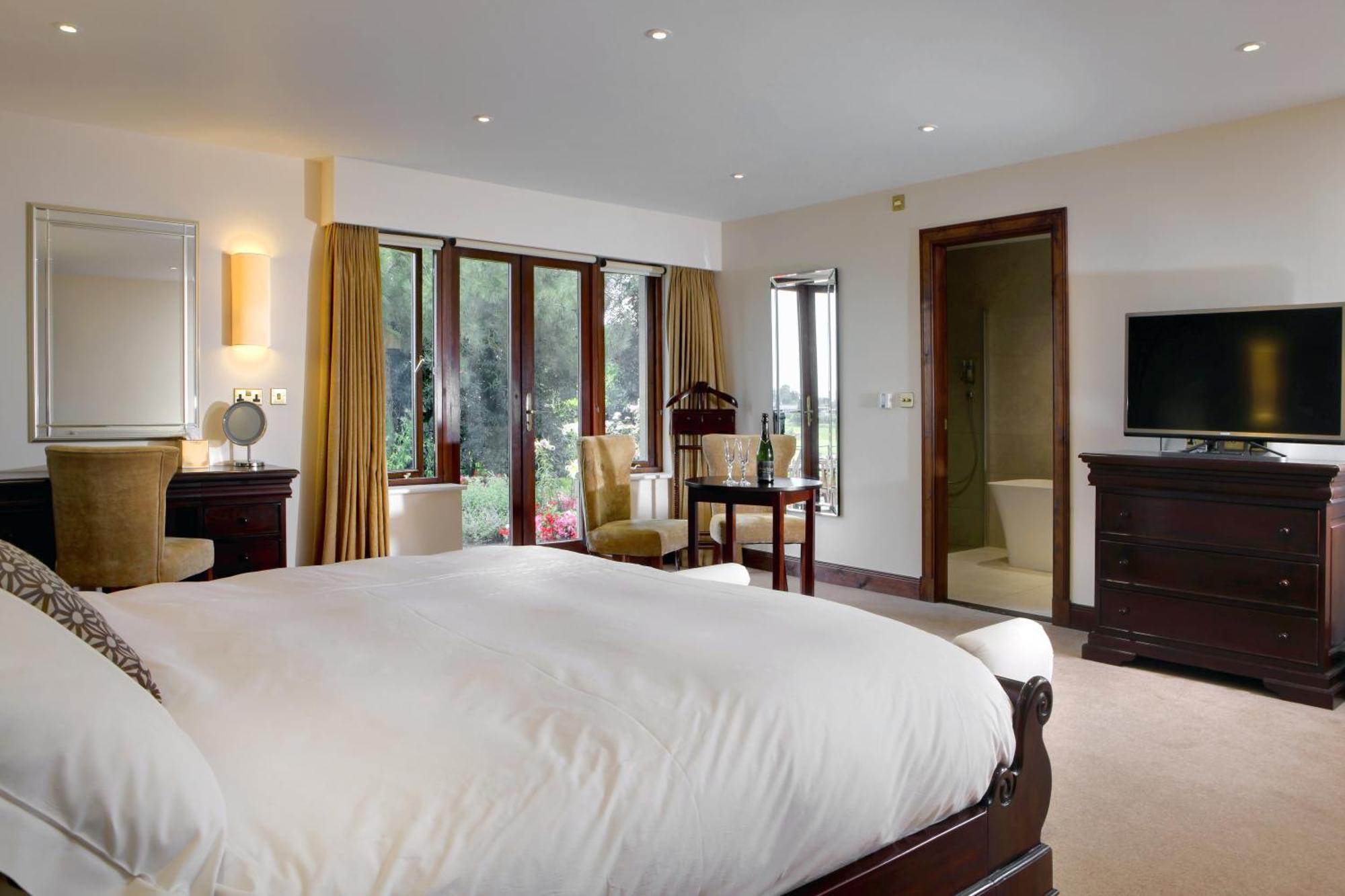 King Room Suite - Non-Smoking