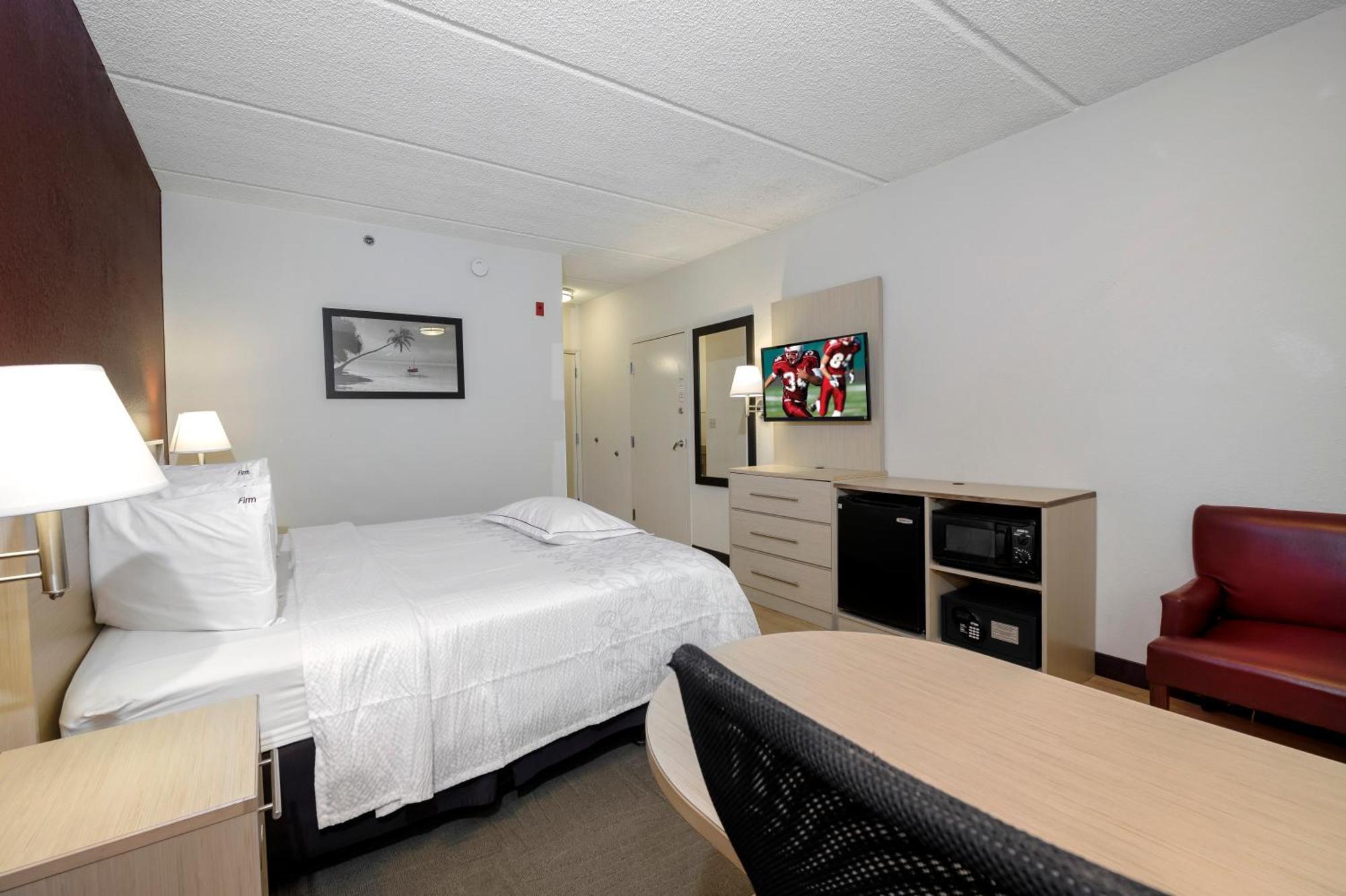 Premium King Room Smoke Upgraded Bedding Snack Box
