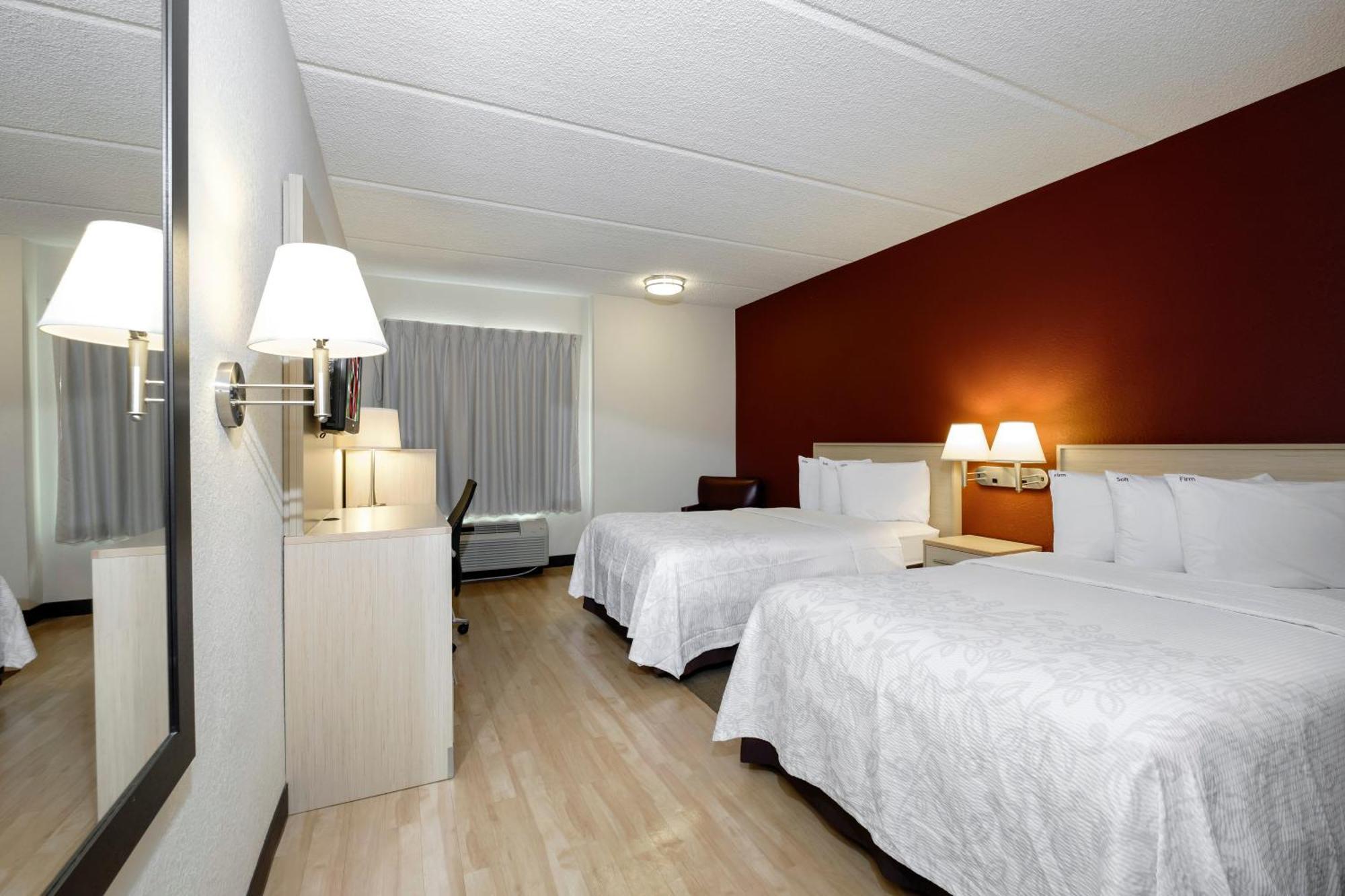 Deluxe Room Two Double Beds Smoke