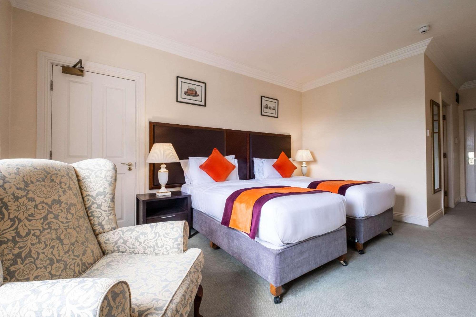 Superior Family Room (2 Adults + 2 Children)