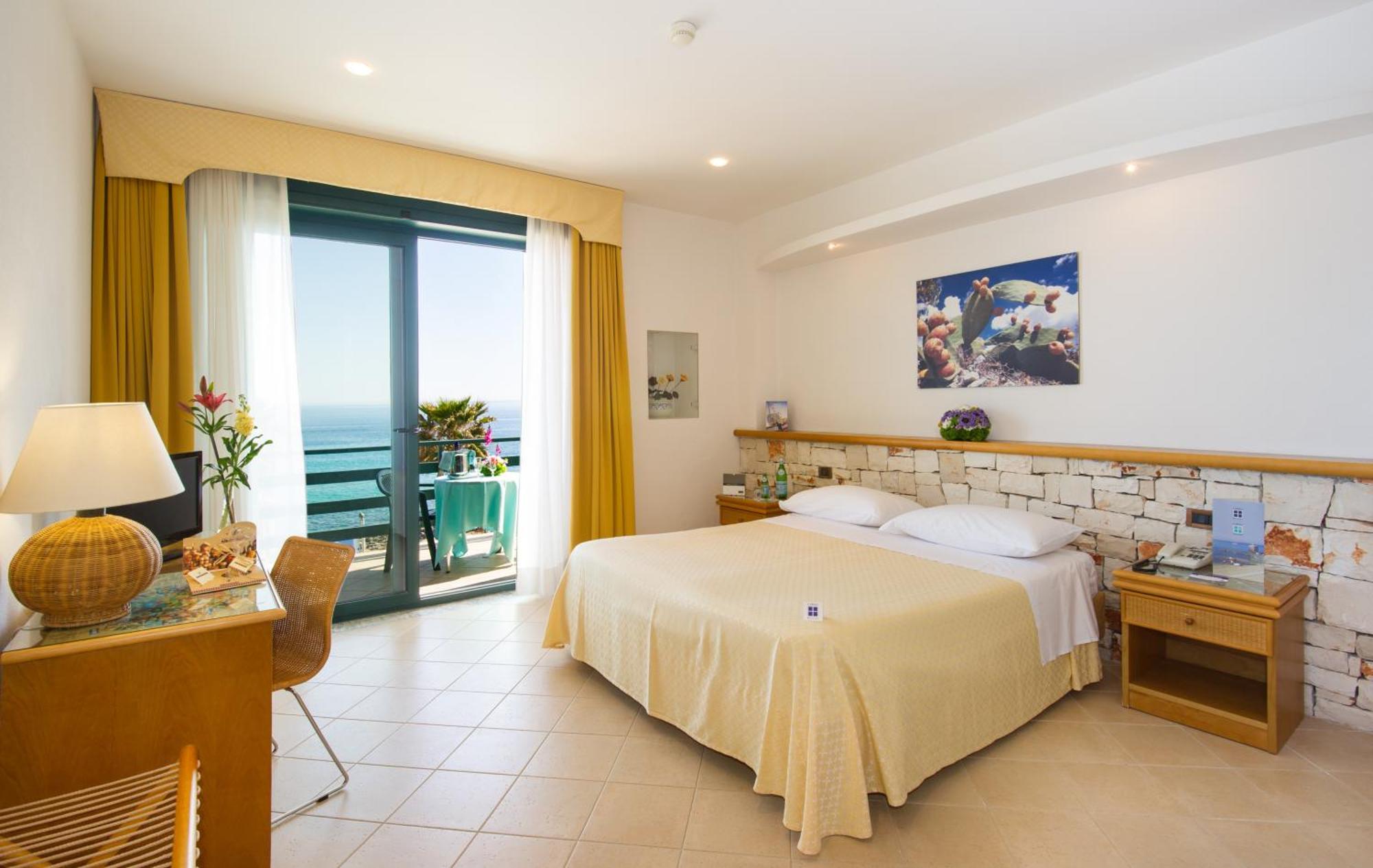 Double Room with Balcony and Sea View