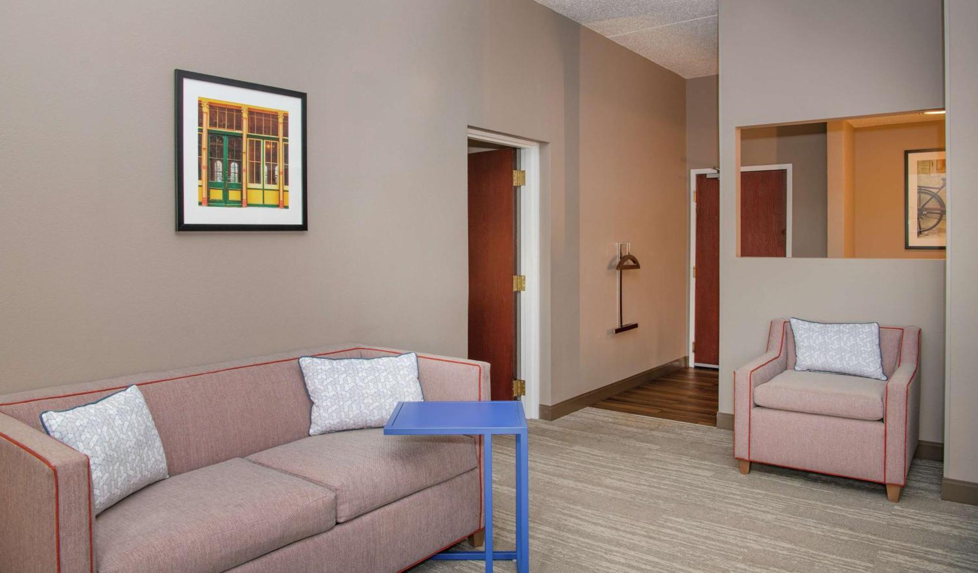 One-Bedroom King Suite - Non-Smoking