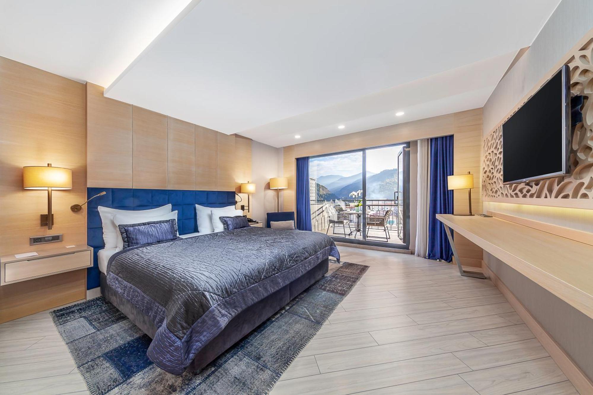 Executive Suite City view,1279950361:JPEG