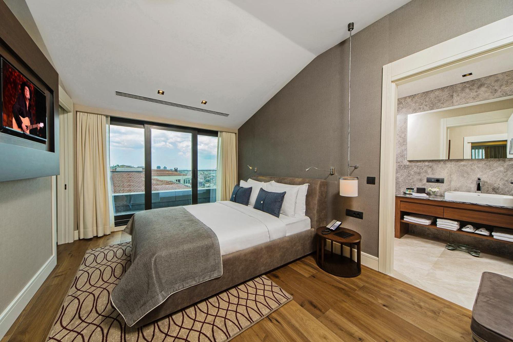 Golden Horn Suite Bosphorus View