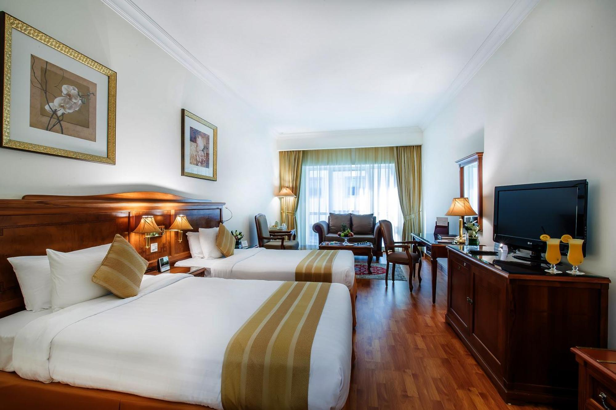 Family Room with 25% off F&B,1435799860:JPEG