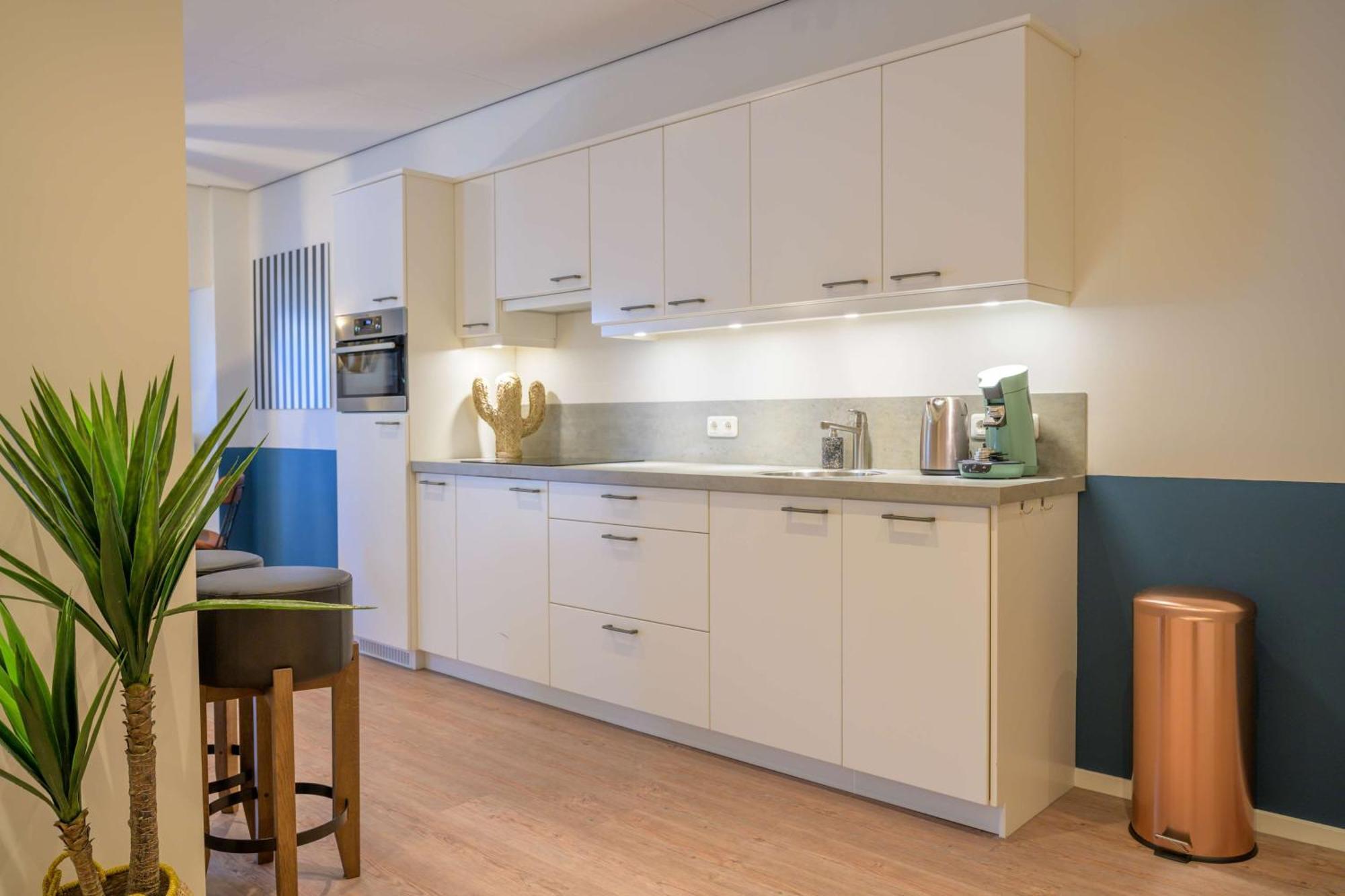 Two-Bedroom Apartment Four Single Beds Balcony,1280019334:JPEG