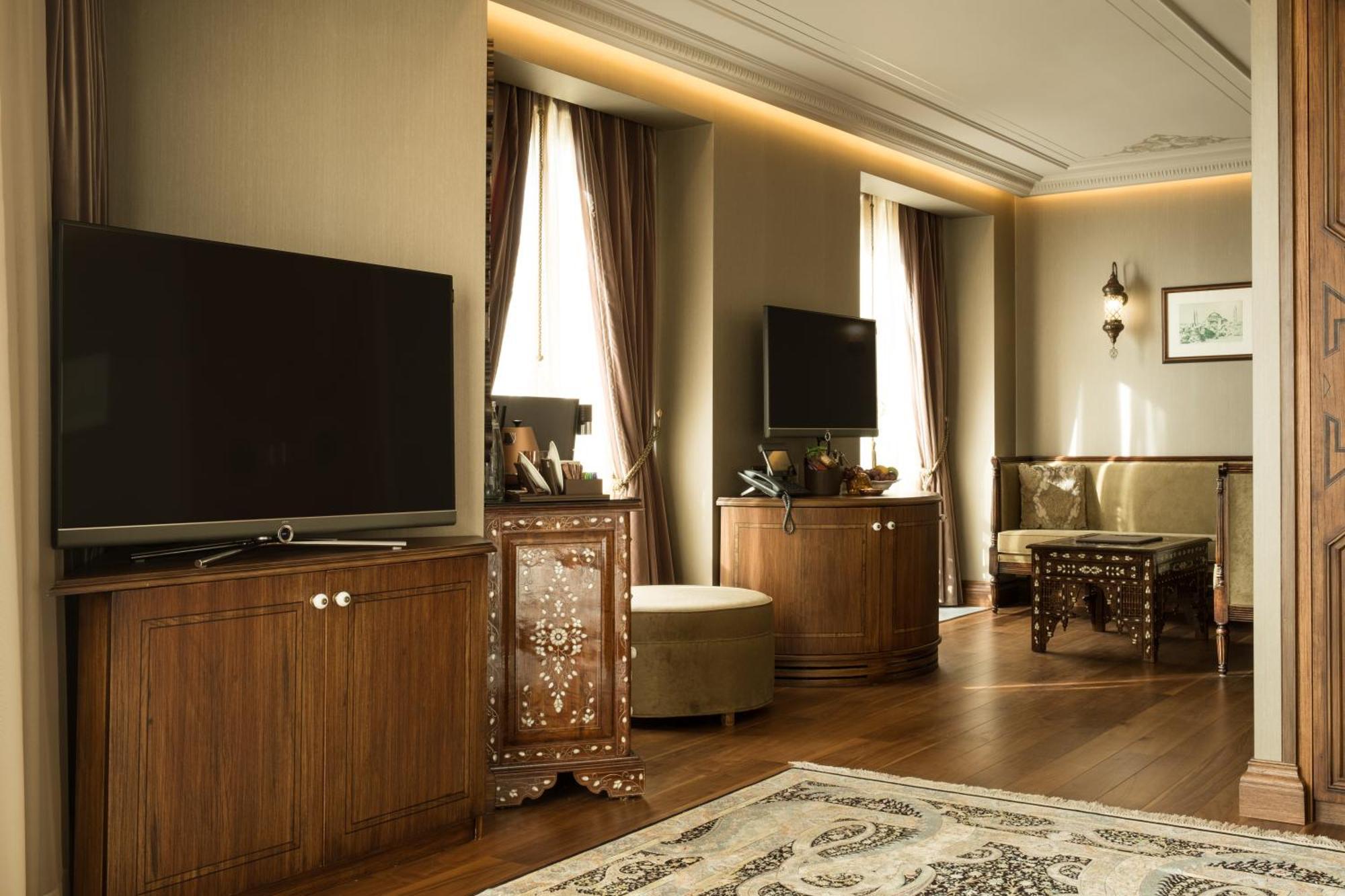 Corner Suite Sea View