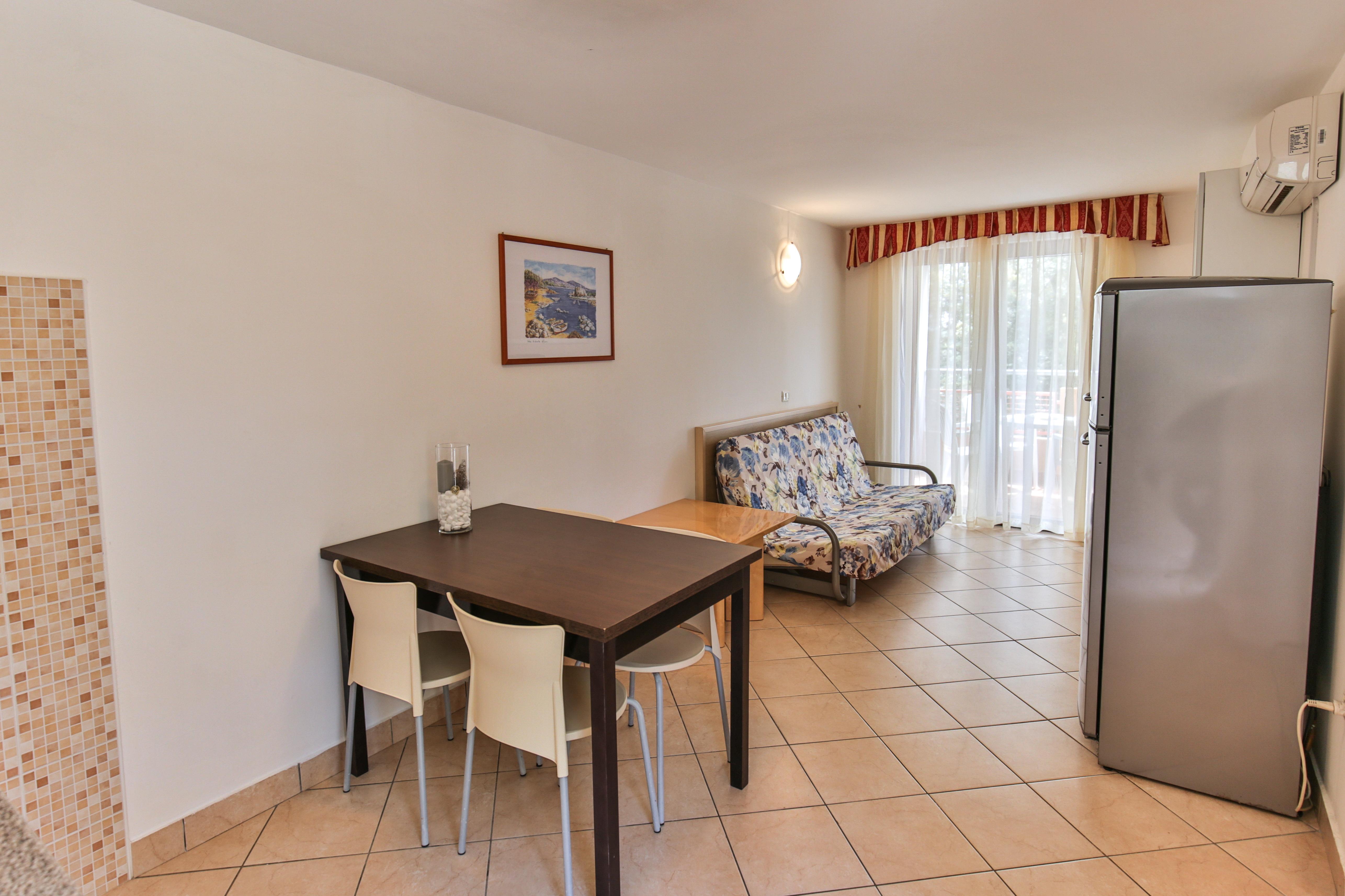 Superior One-Bedroom Apartment Park View