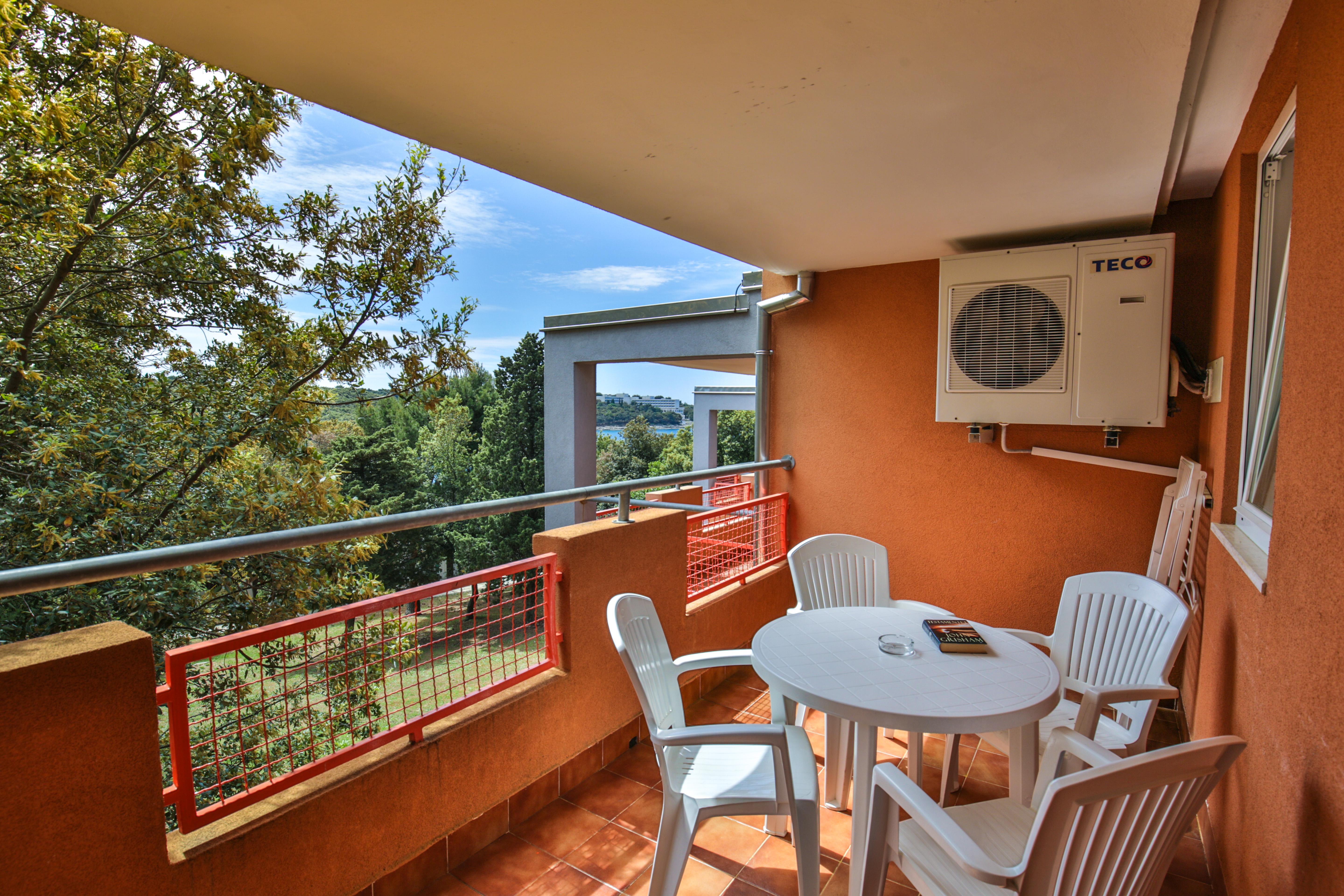 Superior One-Bedroom Apartment Park View