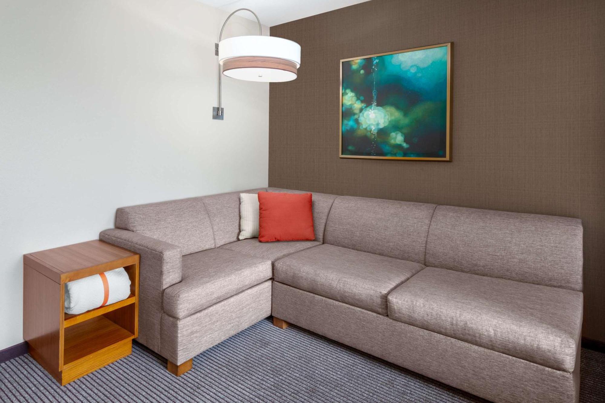 Habitación con cama extragrande y bañera adaptada - Adaptada para personas de movilidad reducida