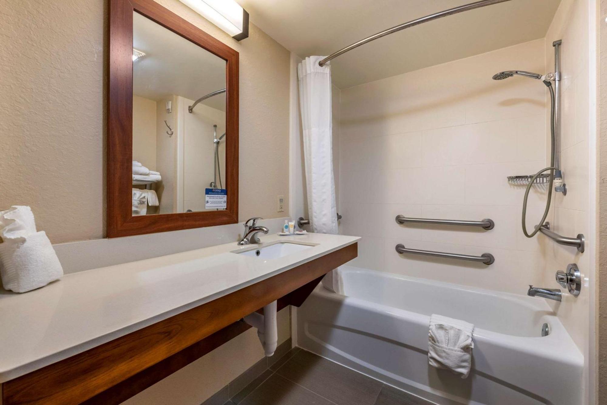 Queen Room - Disability Access/Non-Smoking