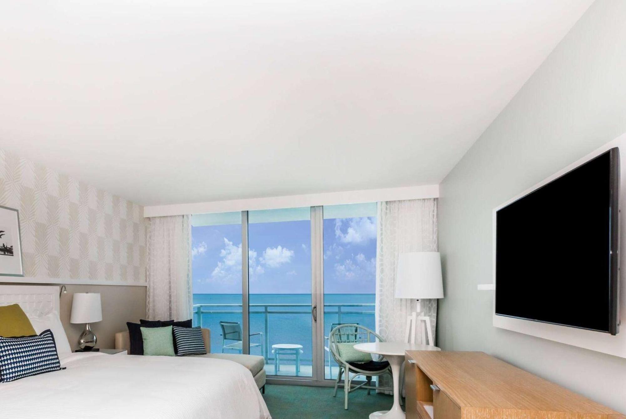 Deluxe King Room Gulf Front