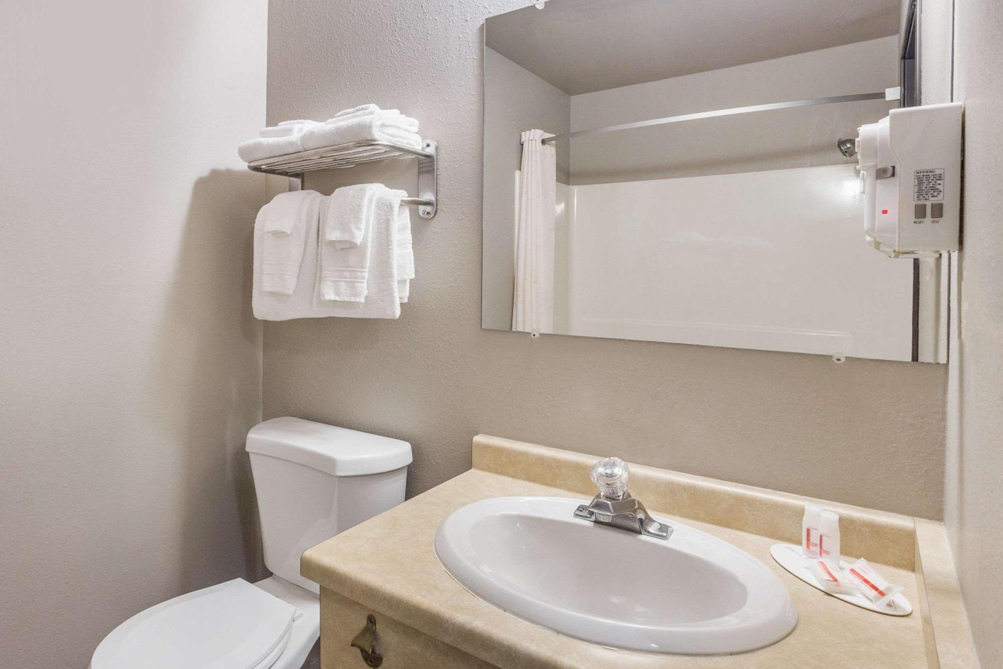 King Suite with Jetted Tub - Non-Smoking