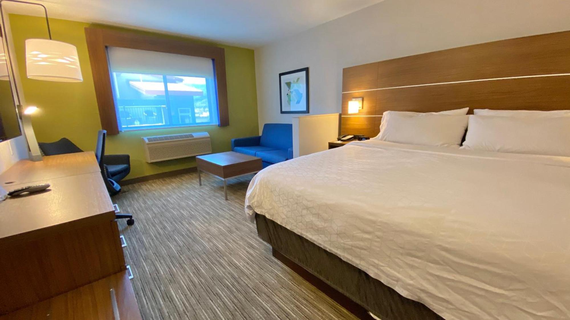 Suíte com Cama King-size e Sofá-cama