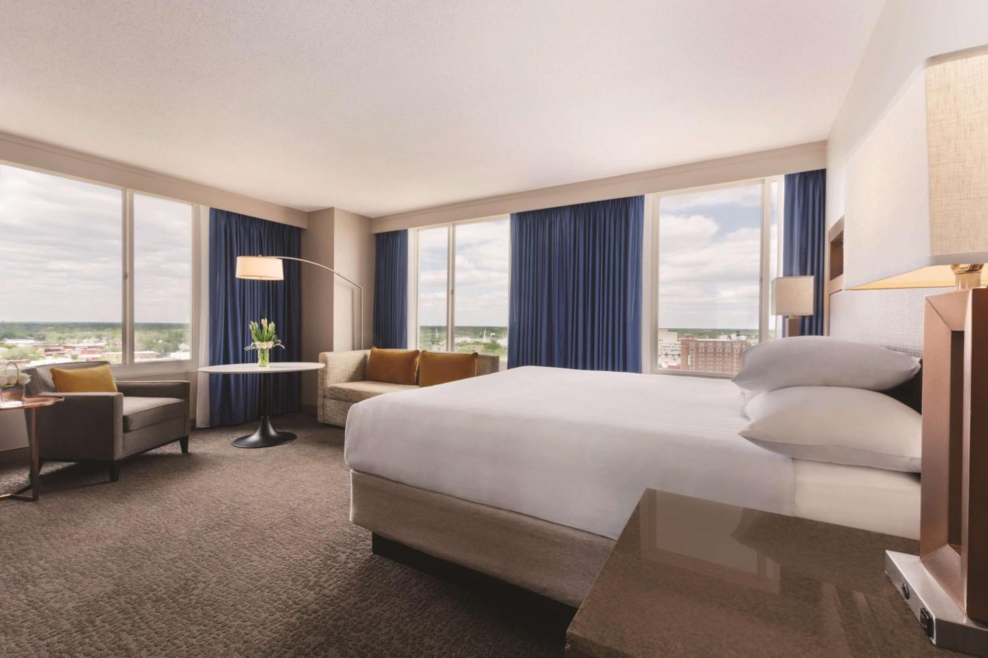 Corner King Room