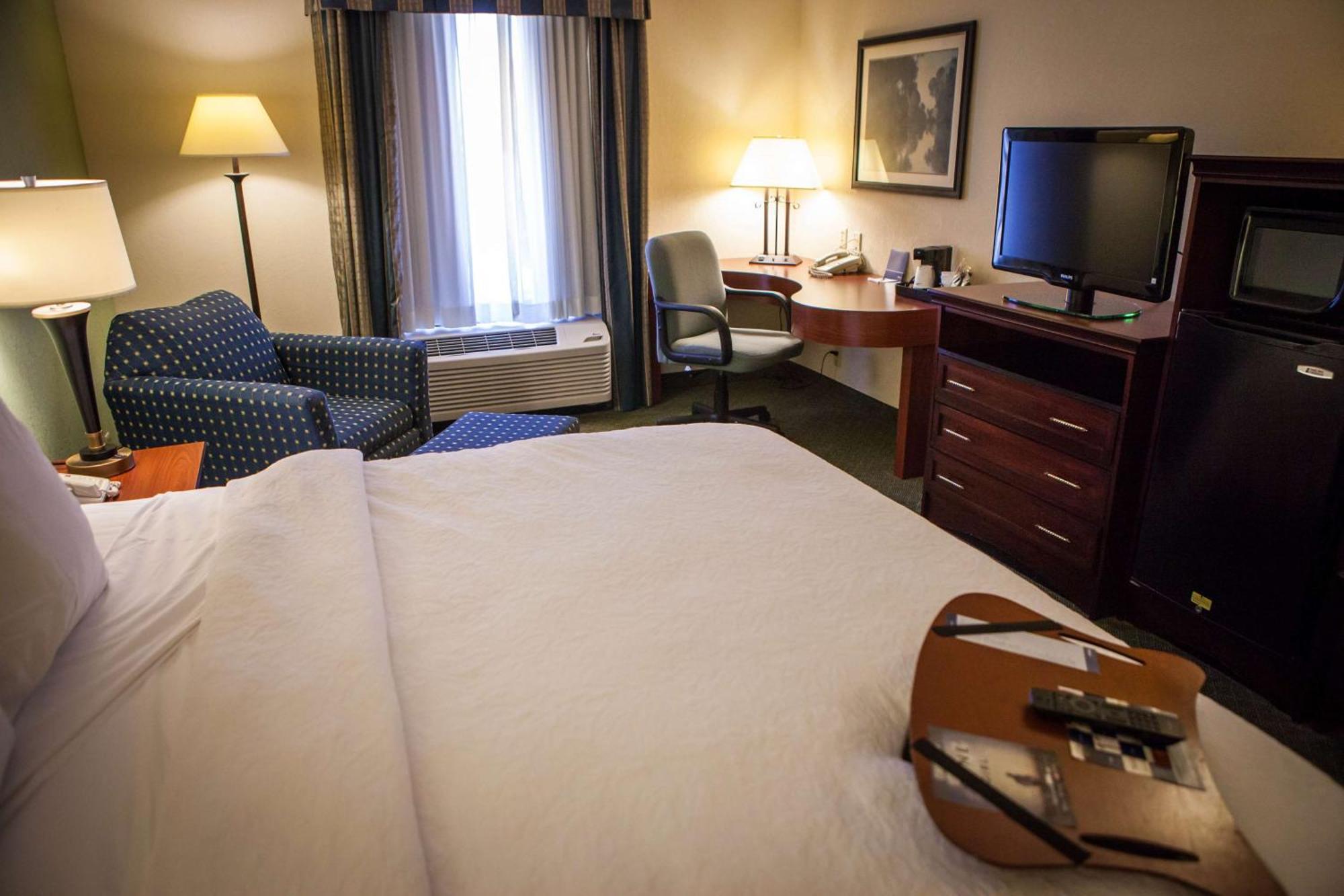 King Room with King Bed - Non-Smoking
