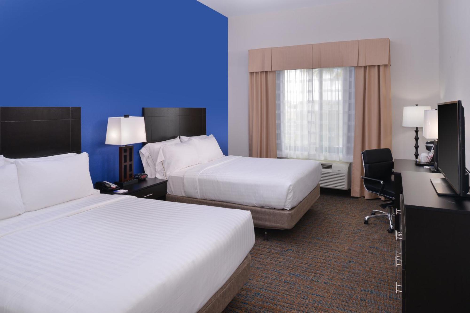 Queen Room with Two Queen Beds - Hearing Accessible/Non-Smoking
