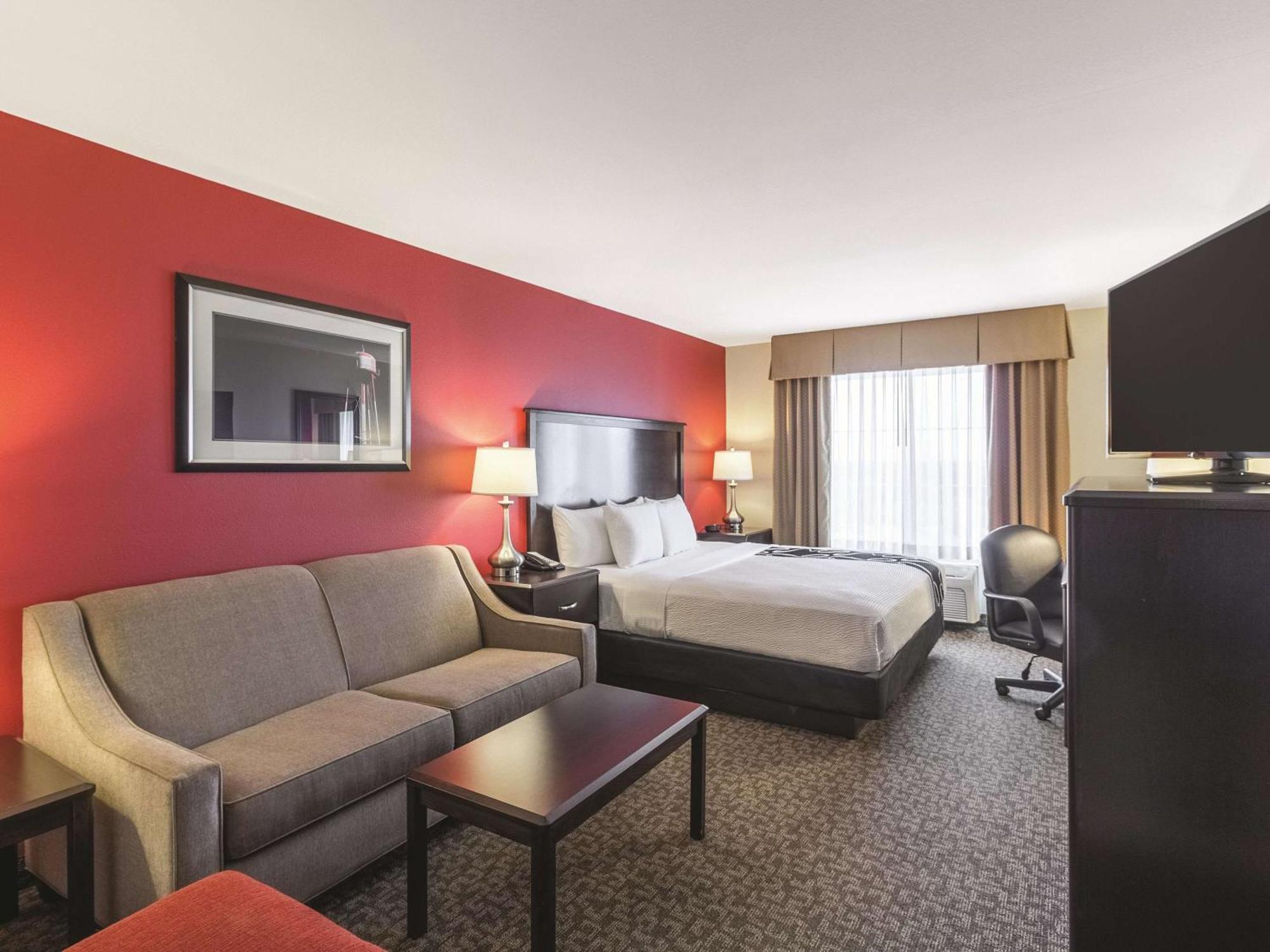 Deluxe King Room - Non-Smoking