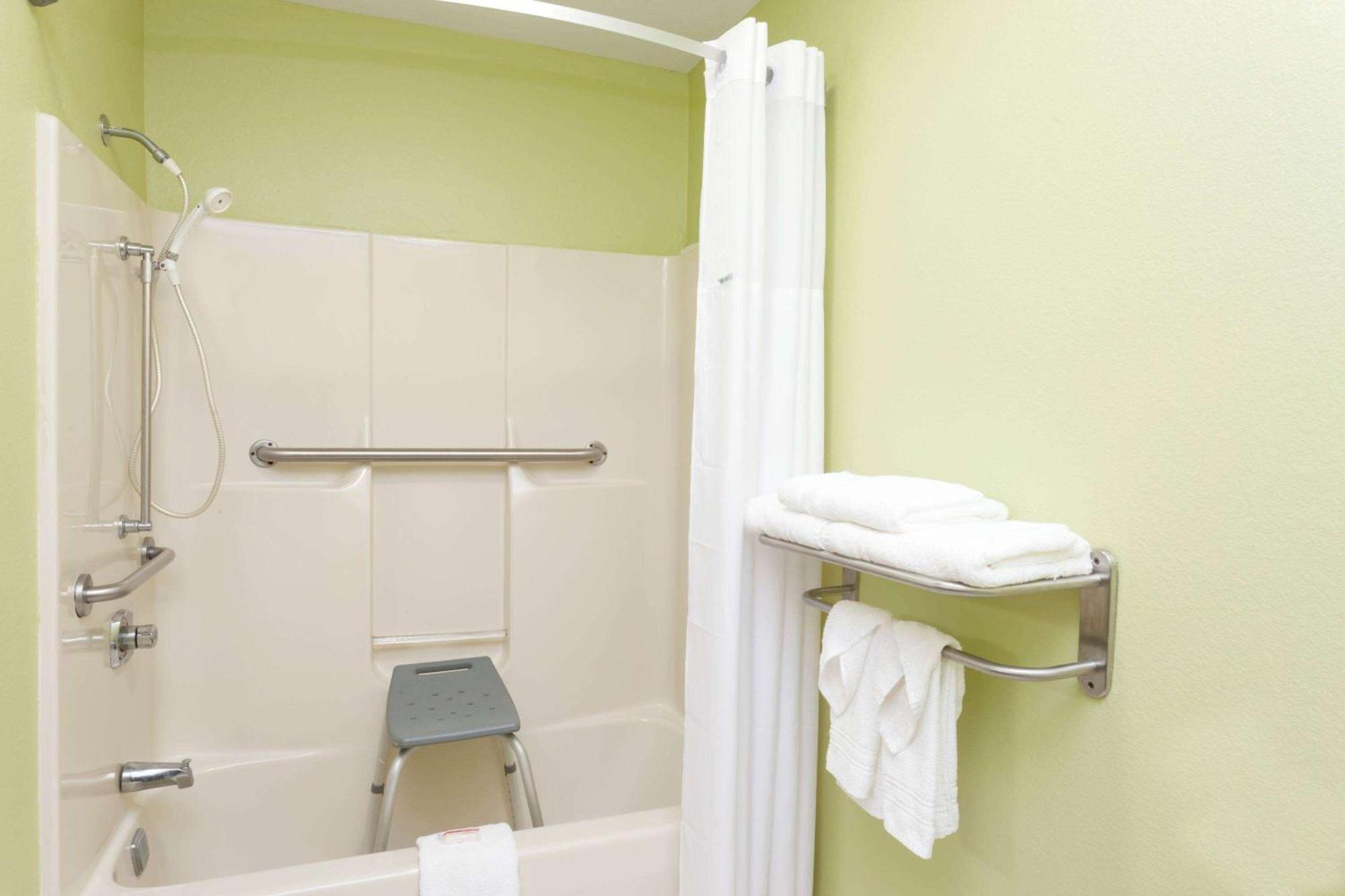 King Room - Disability Access - Non-Smoking