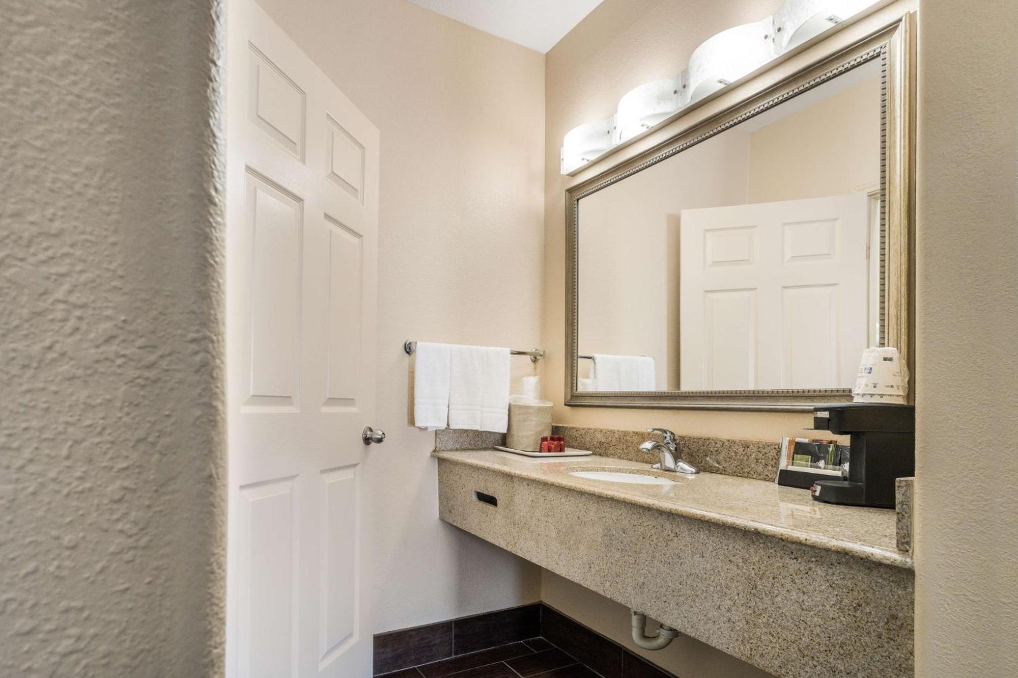 King Room with Walk-in Shower - Disability Access