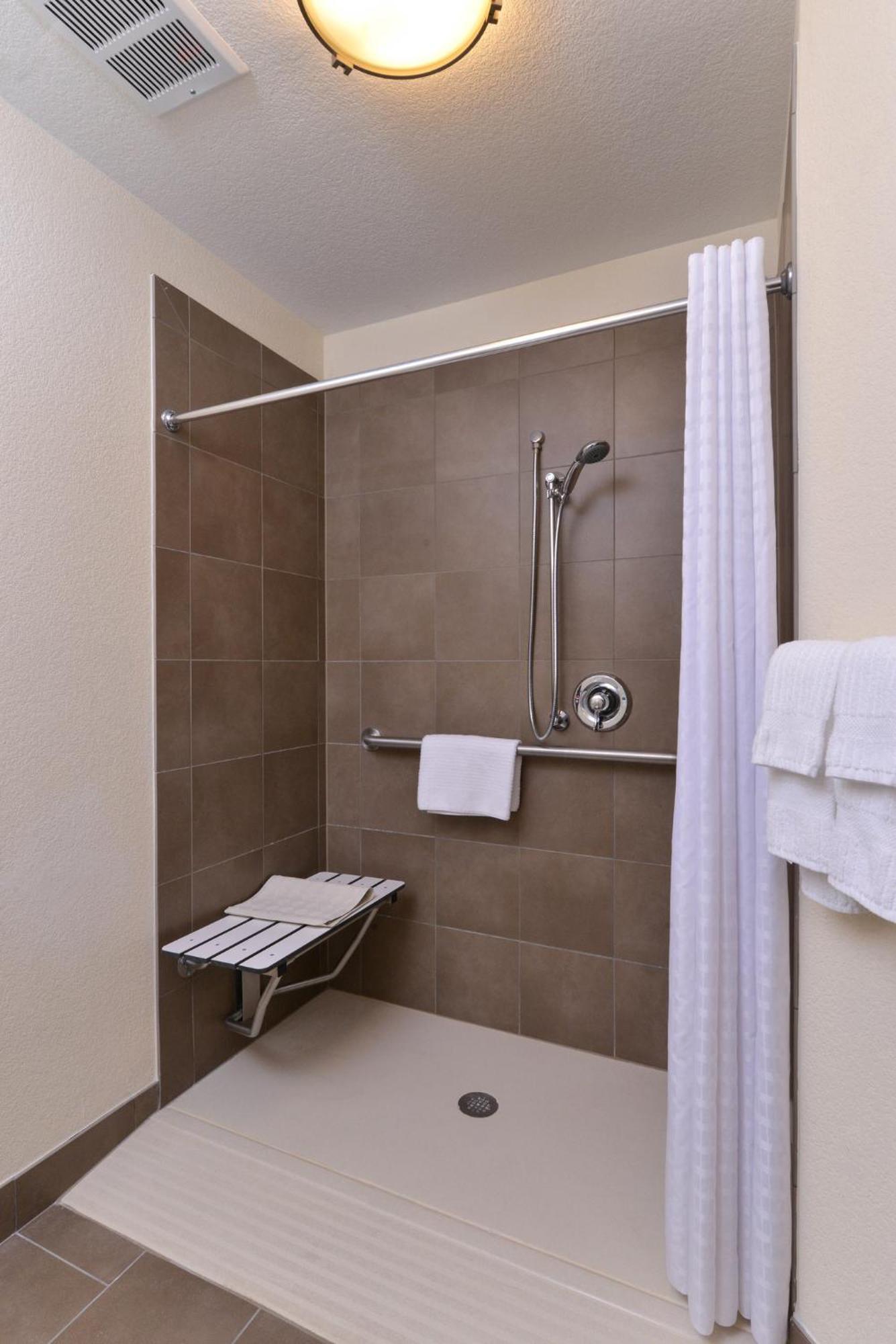 Queen Room - Disability Access Tub/ Non-Smoking