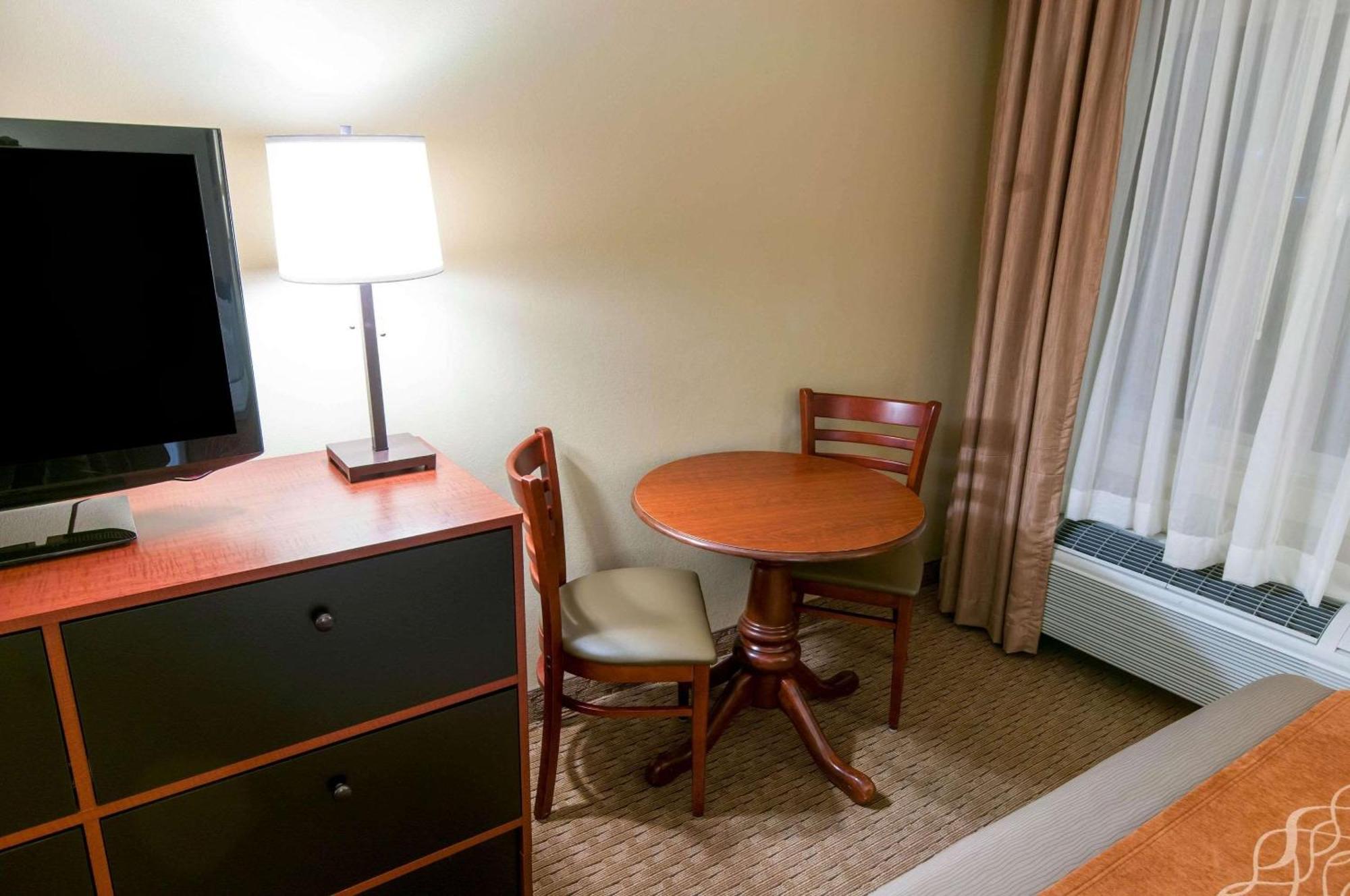 Queen Room - Accessible/Nonsmoking