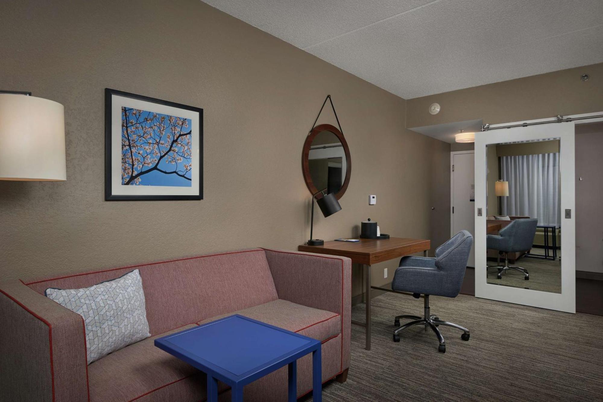 King Room with Accessible Tub - Mobility and Hearing Access/Non-Smoking