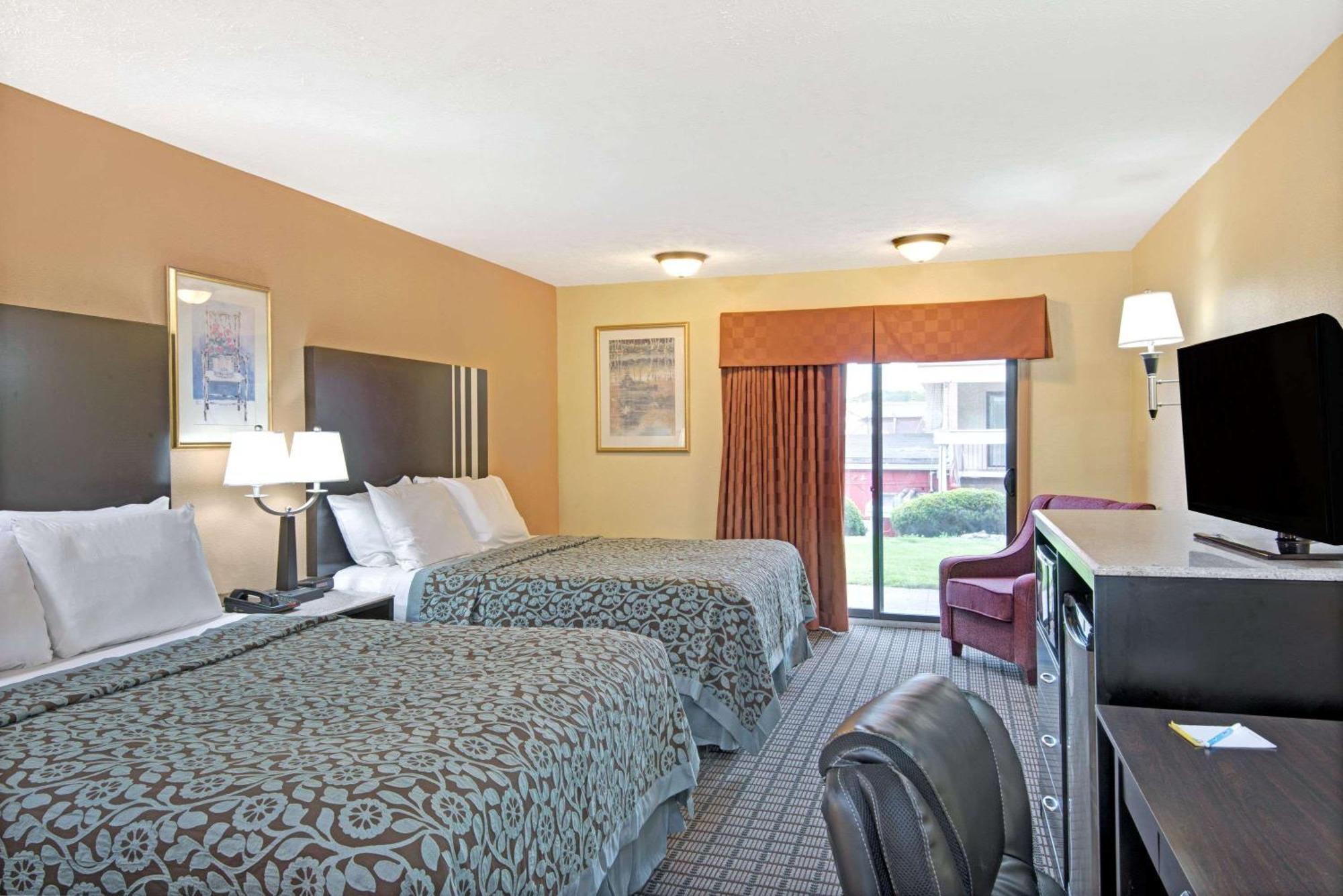 Queen Room with Two Queen Beds - Non-Smoking