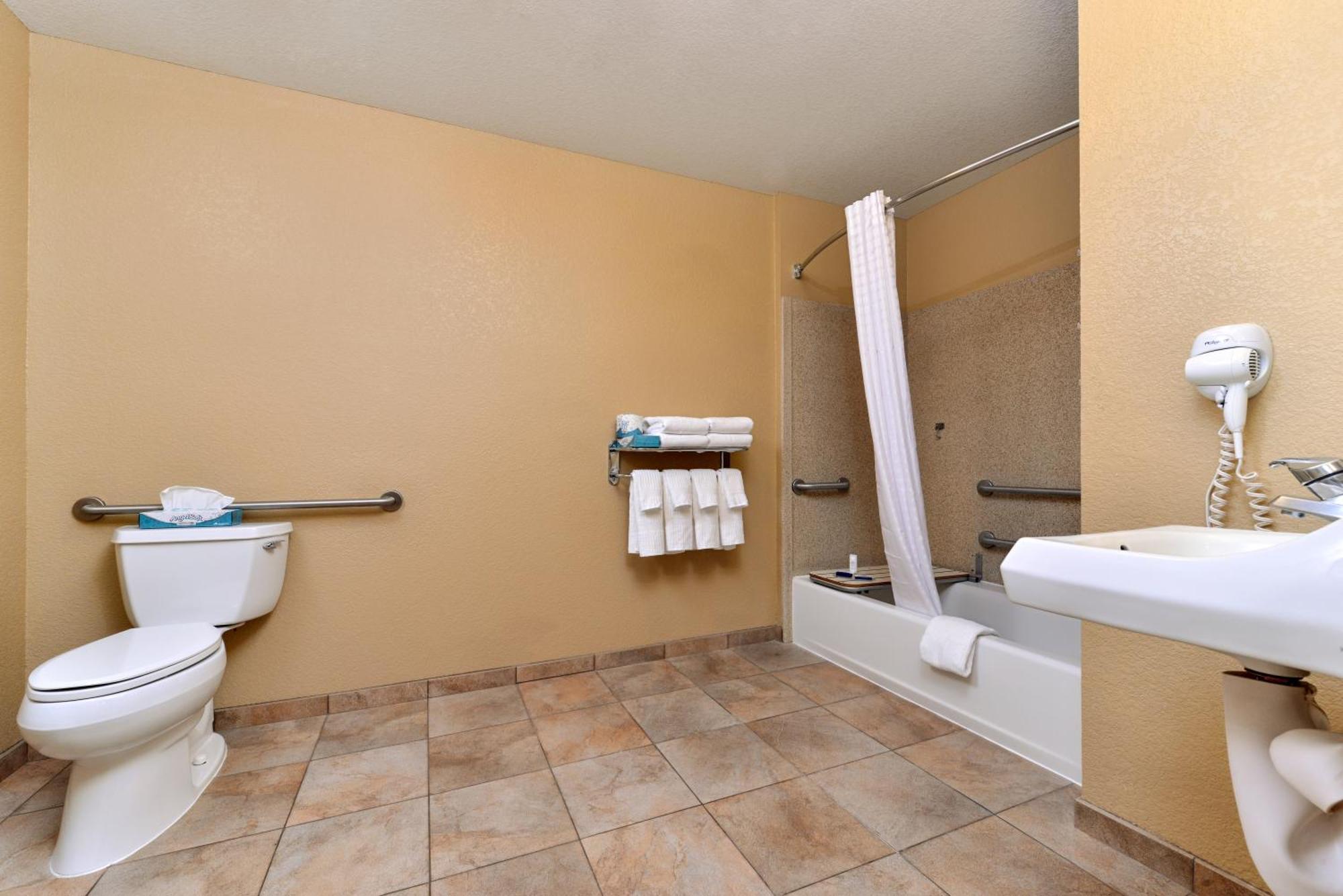 Queen Suite with Bath Tub - Disability Access/Non-Smoking