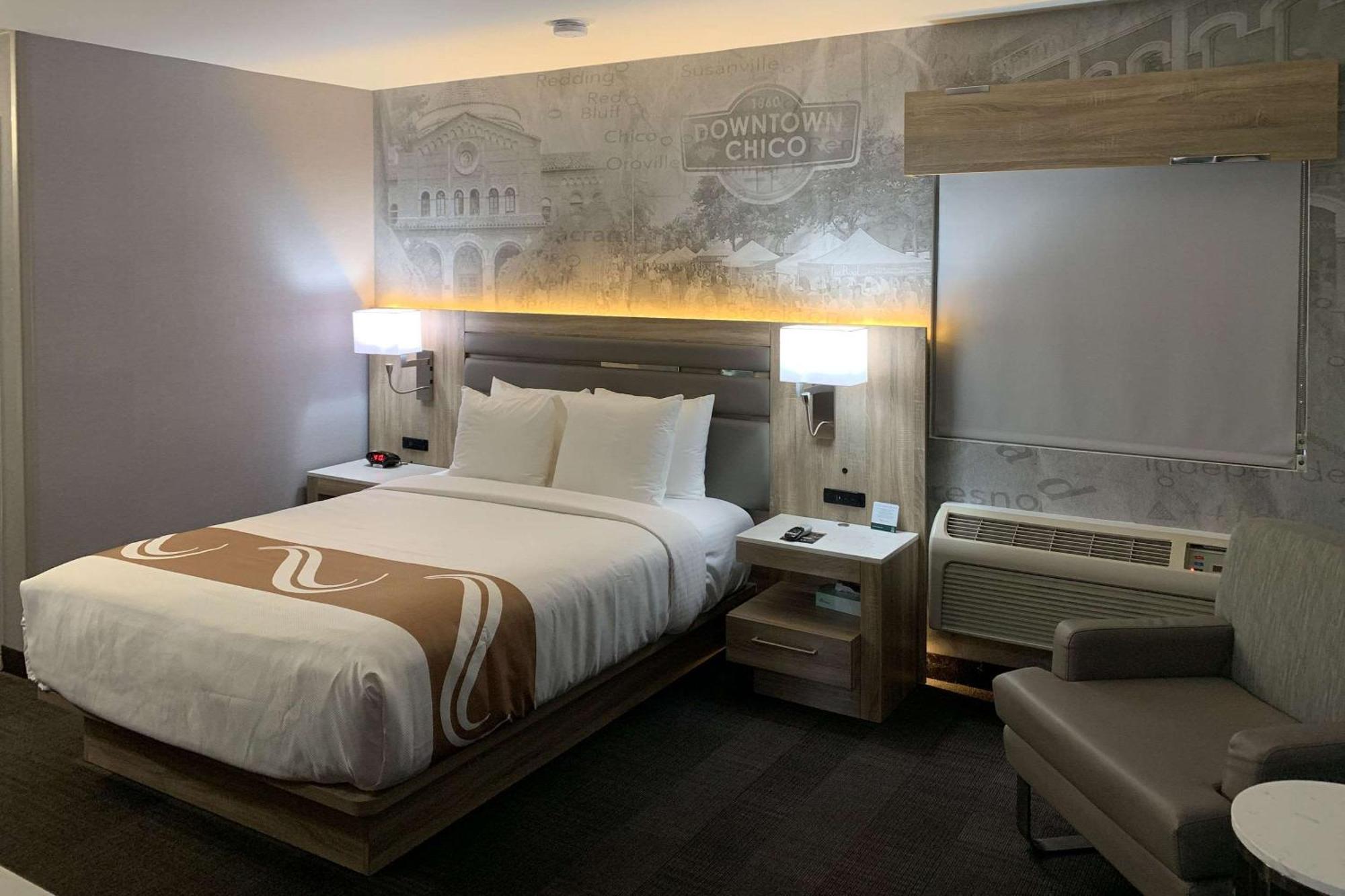 Deluxe Queen Room