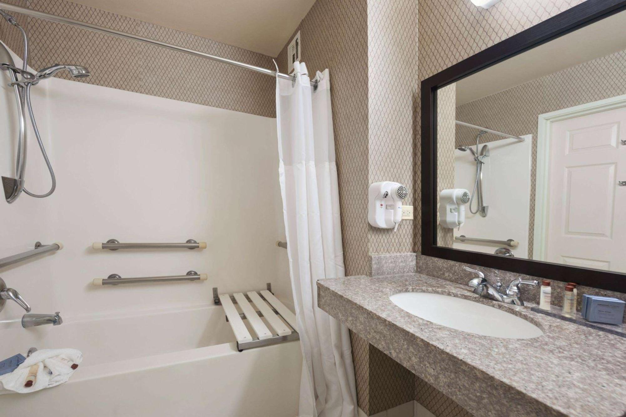Queen Room with Two Queen Beds- Disability Access - Non-Smoking