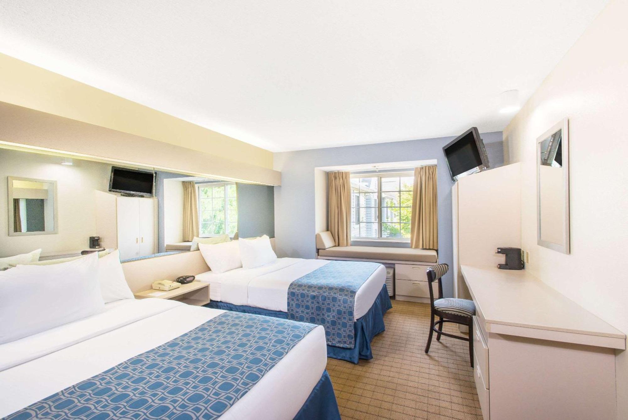 Queen Room with Two Queen Beds - Non-Smoking
