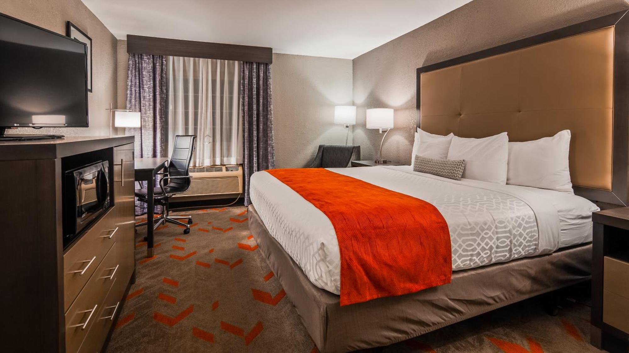 King Room with Roll-in Shower - Disability Access/Non-Smoking