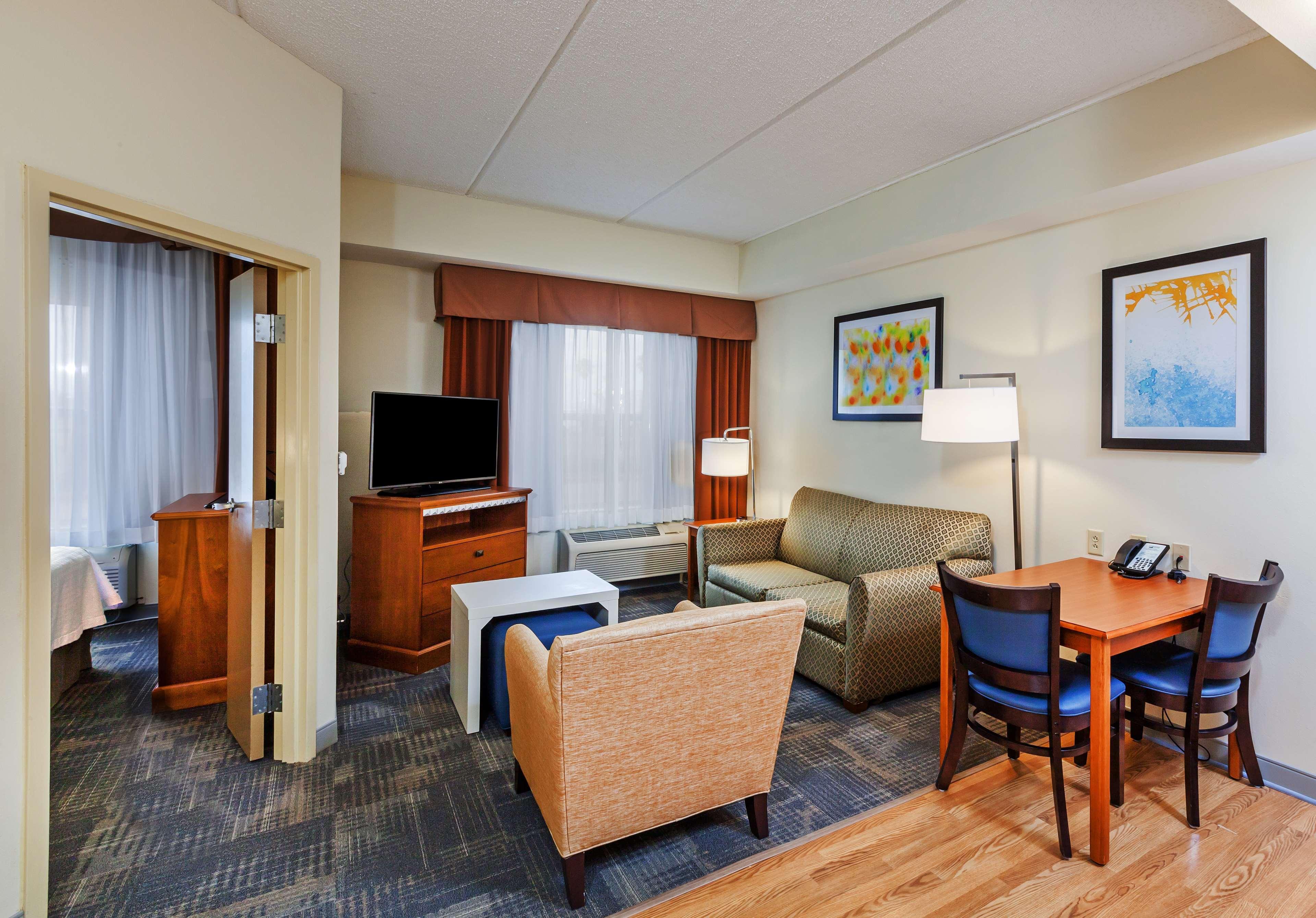One-Bedroom King Suite - Non-Smoking