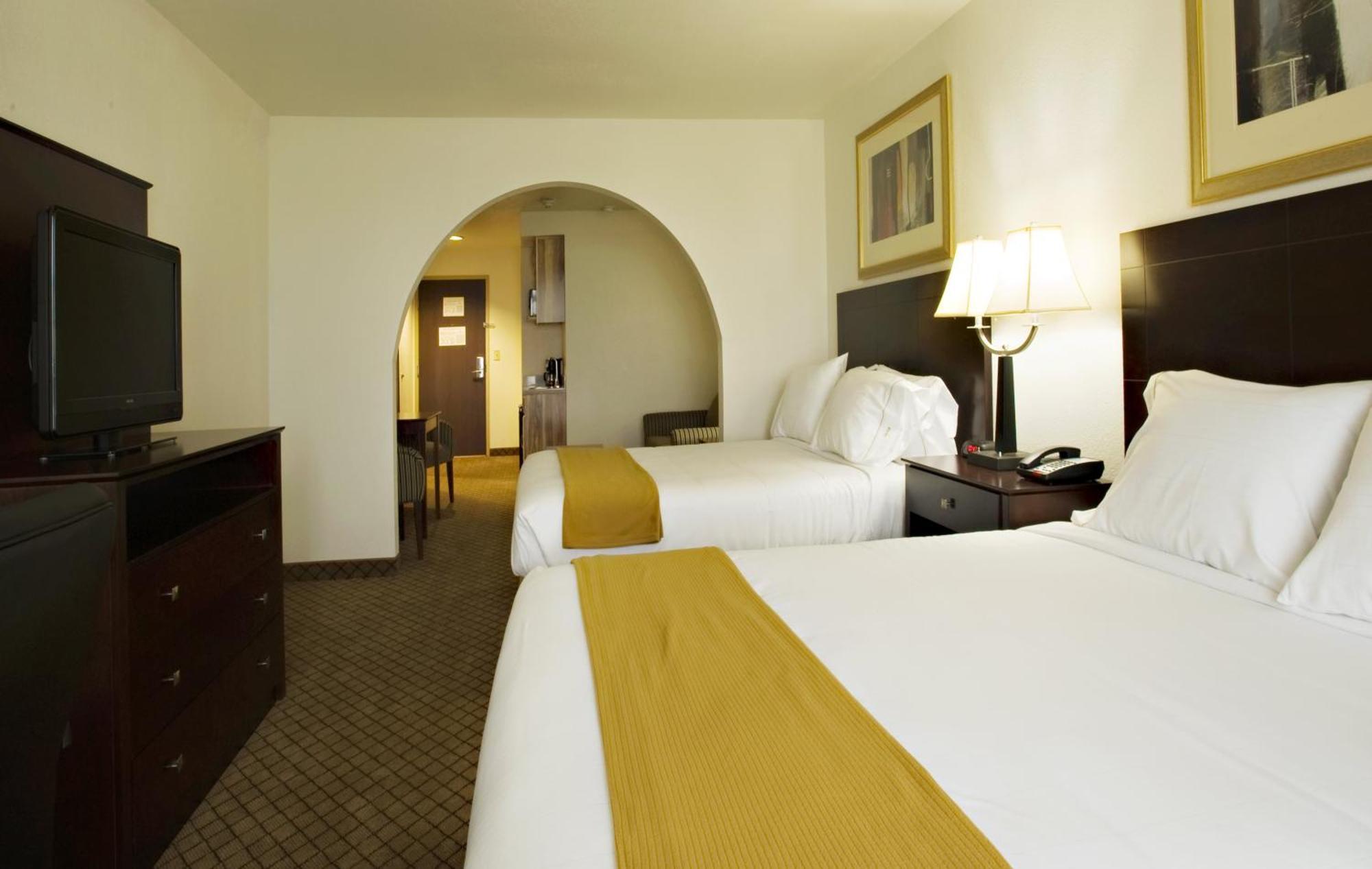 Queen Suite with Two Queen Beds
