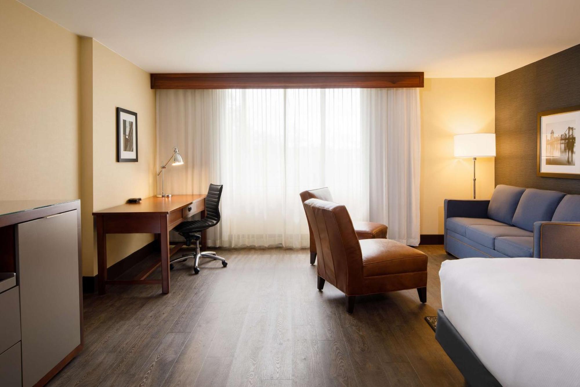 King Junior Suite with Sofa Bed