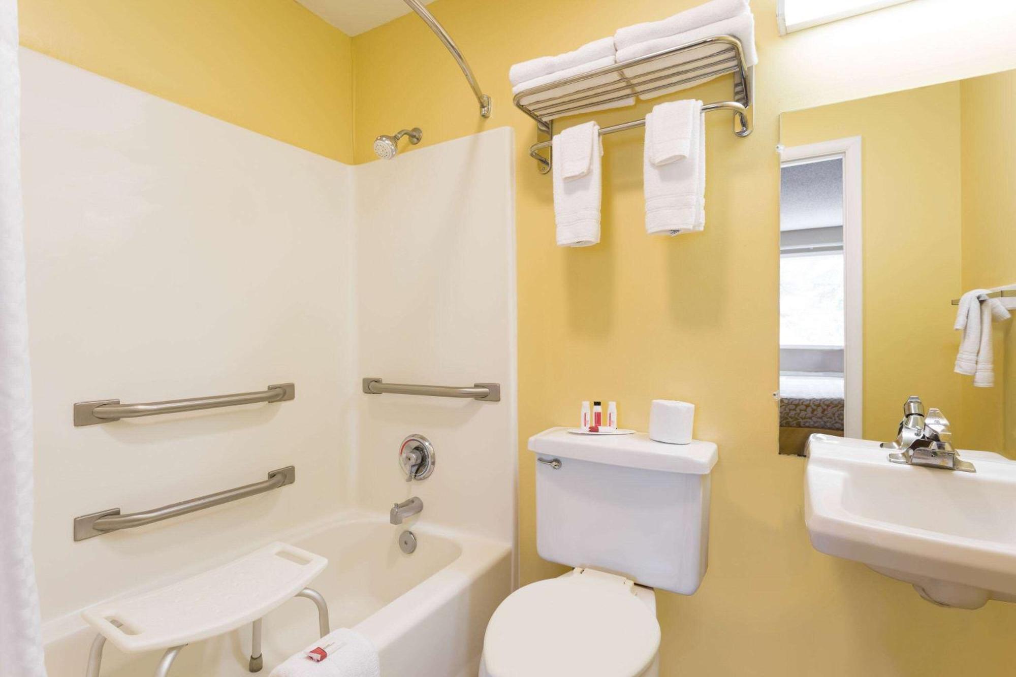 King Room - Mobility Access/Non-Smoking