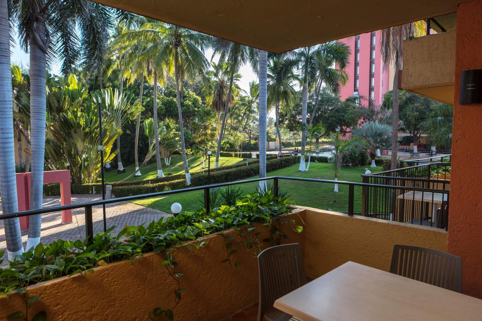 Standard Double Room with Two Double Beds and Garden View