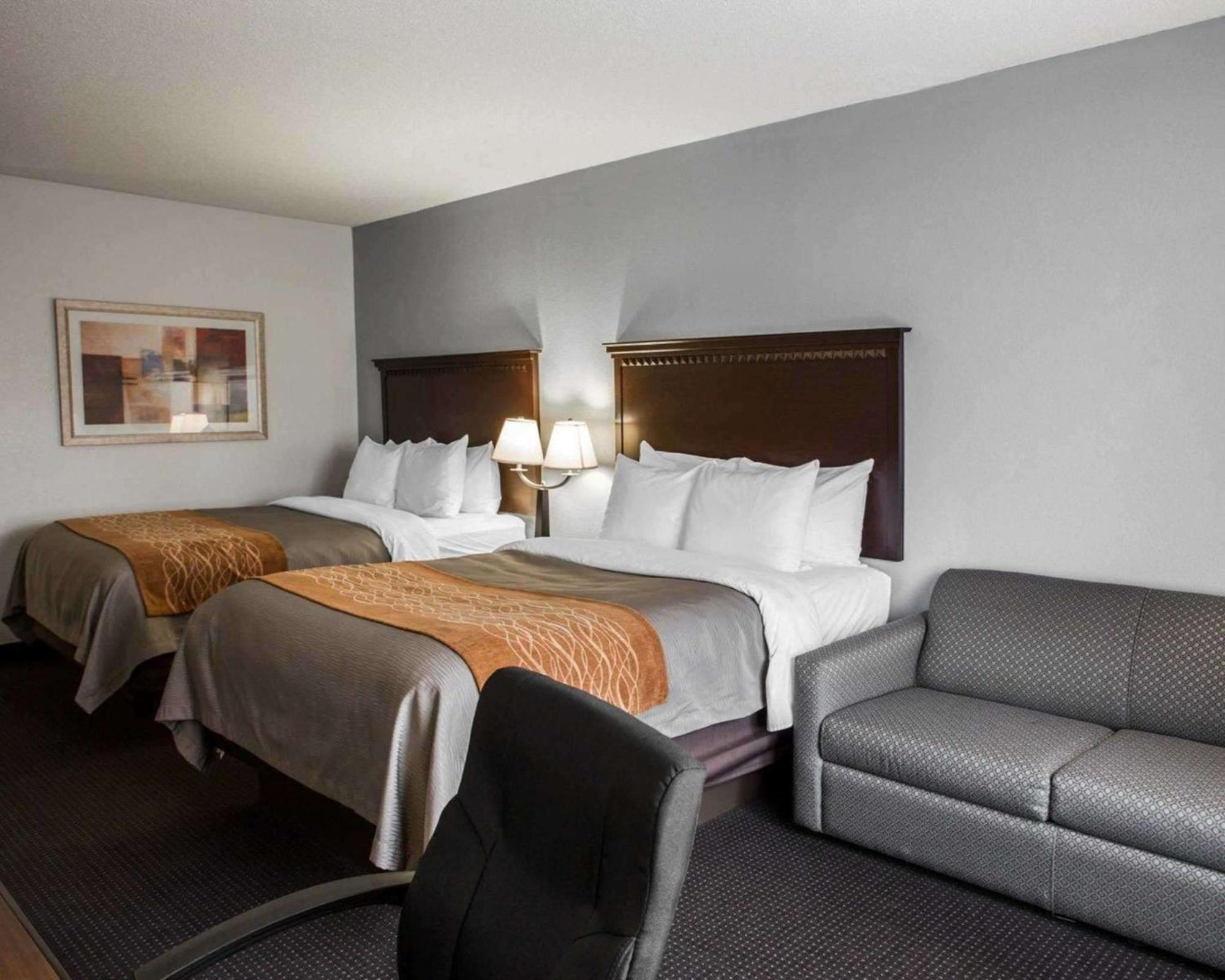 Deluxe Queen Room with Two Queen Beds and Sofa Bed - Non-Smoking