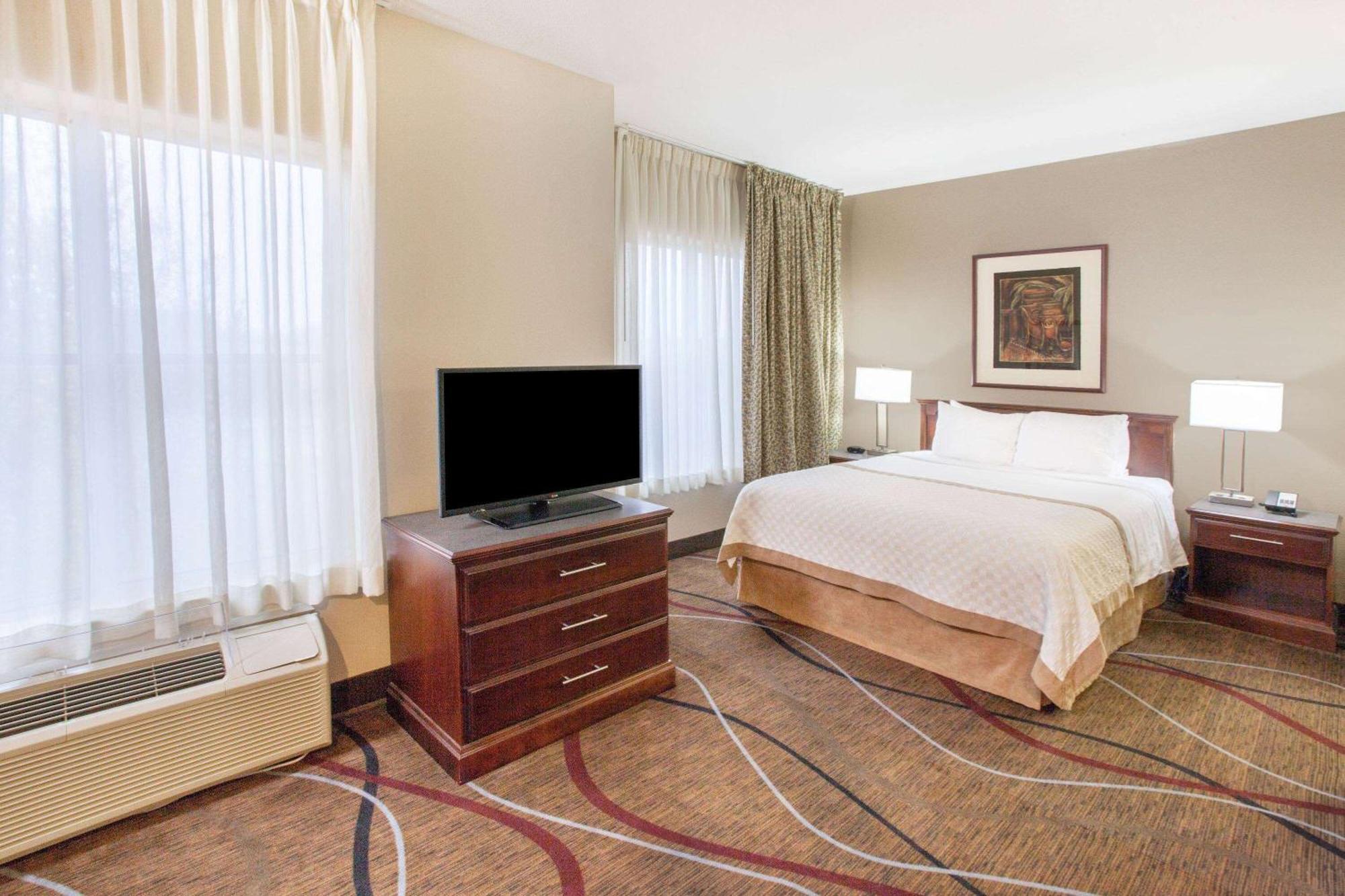 Deluxe Efficiency Room with Two Queen Beds and Full Kitchen - Non-Smoking