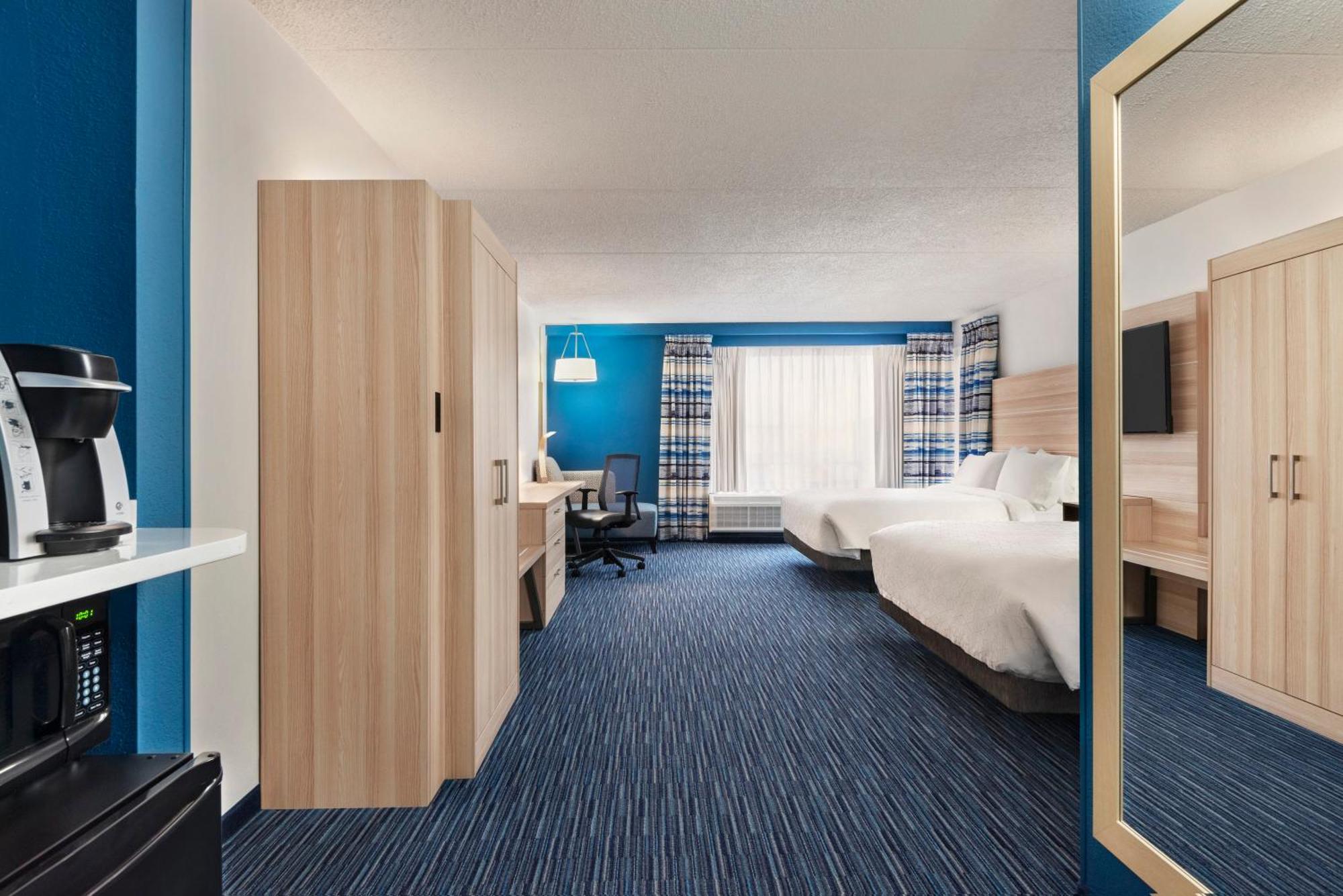 Queen Room Two Queen Beds Mobility Accessible Bathtub