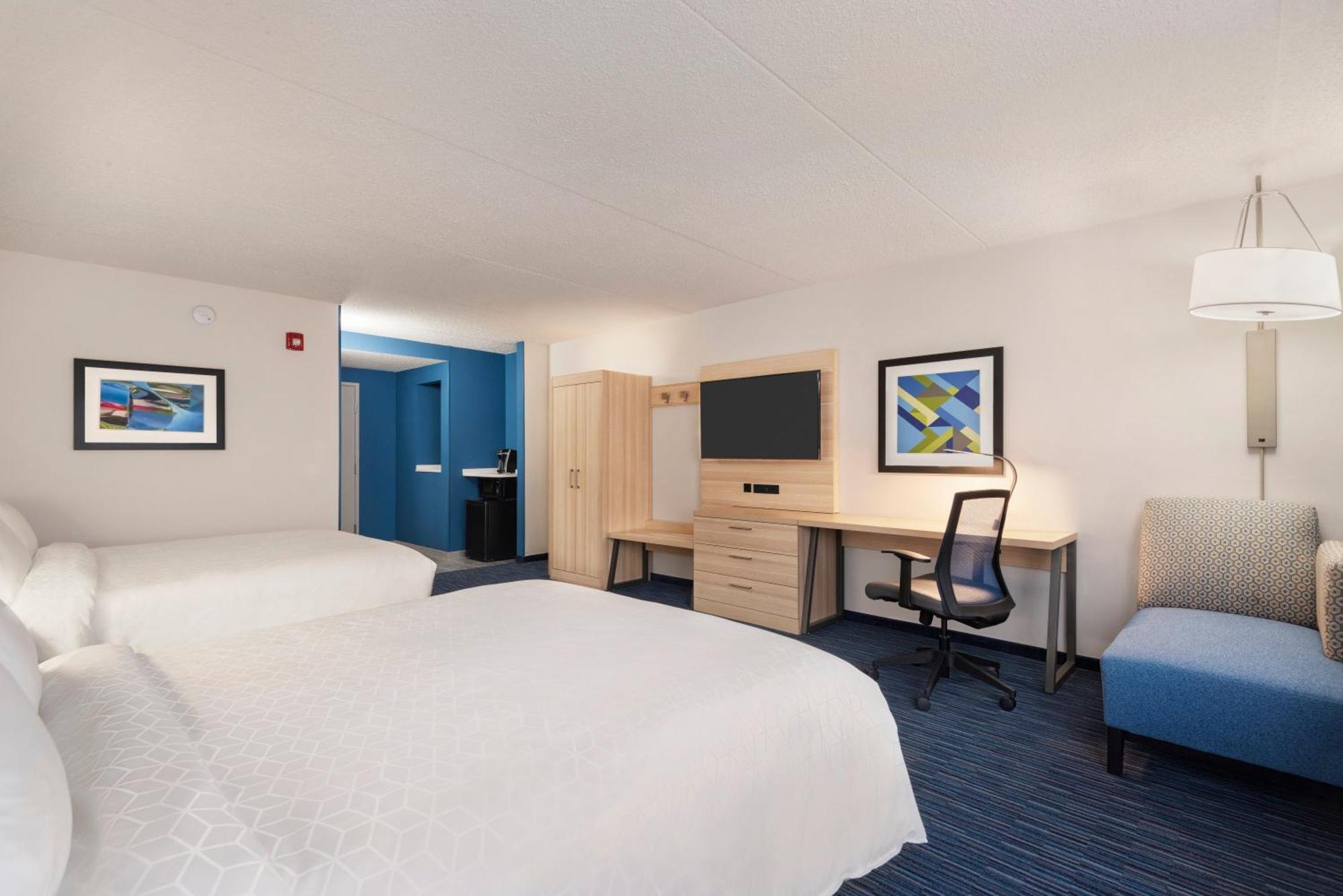 Queen Room Two Queen Beds Mobility Accessible Bathtub