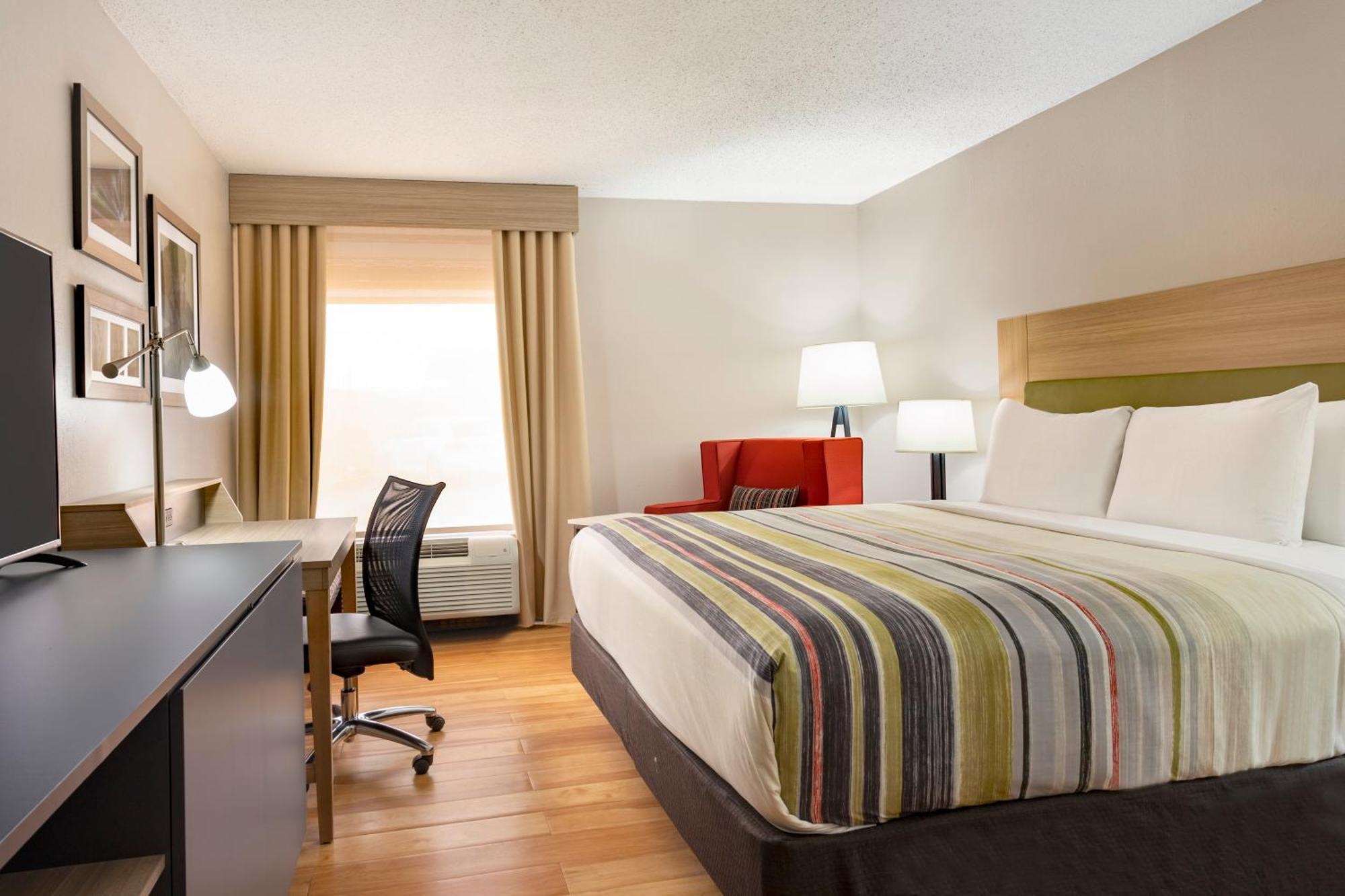 Efficiency King Room with Tub - Disability Access/Non Smoking