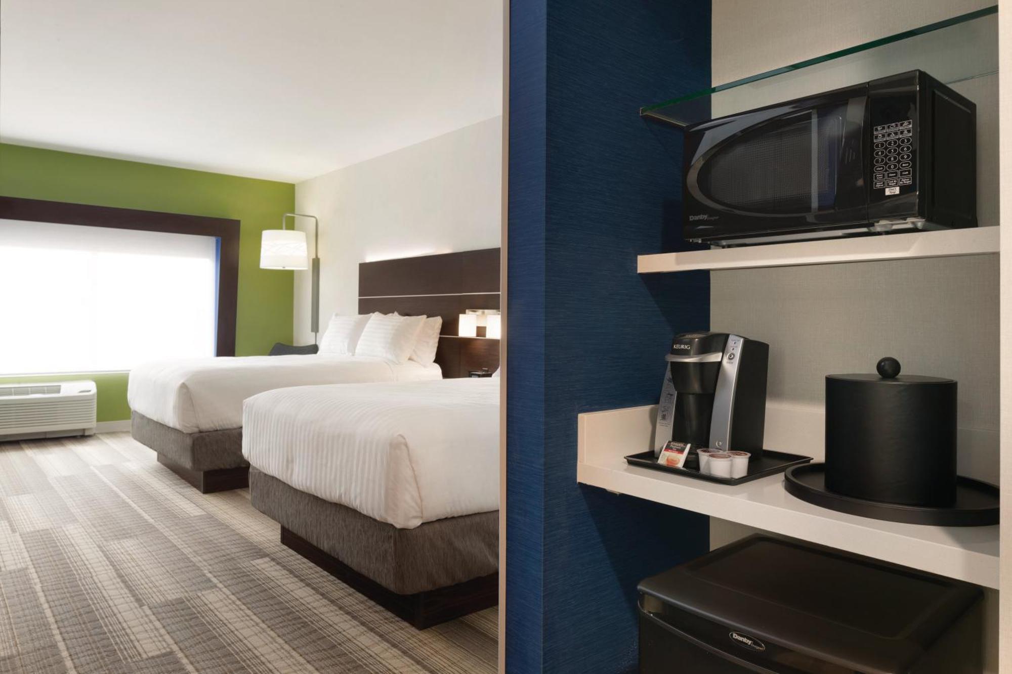 Queen Room with Two Queen Beds - Disability Access with Bath Tub