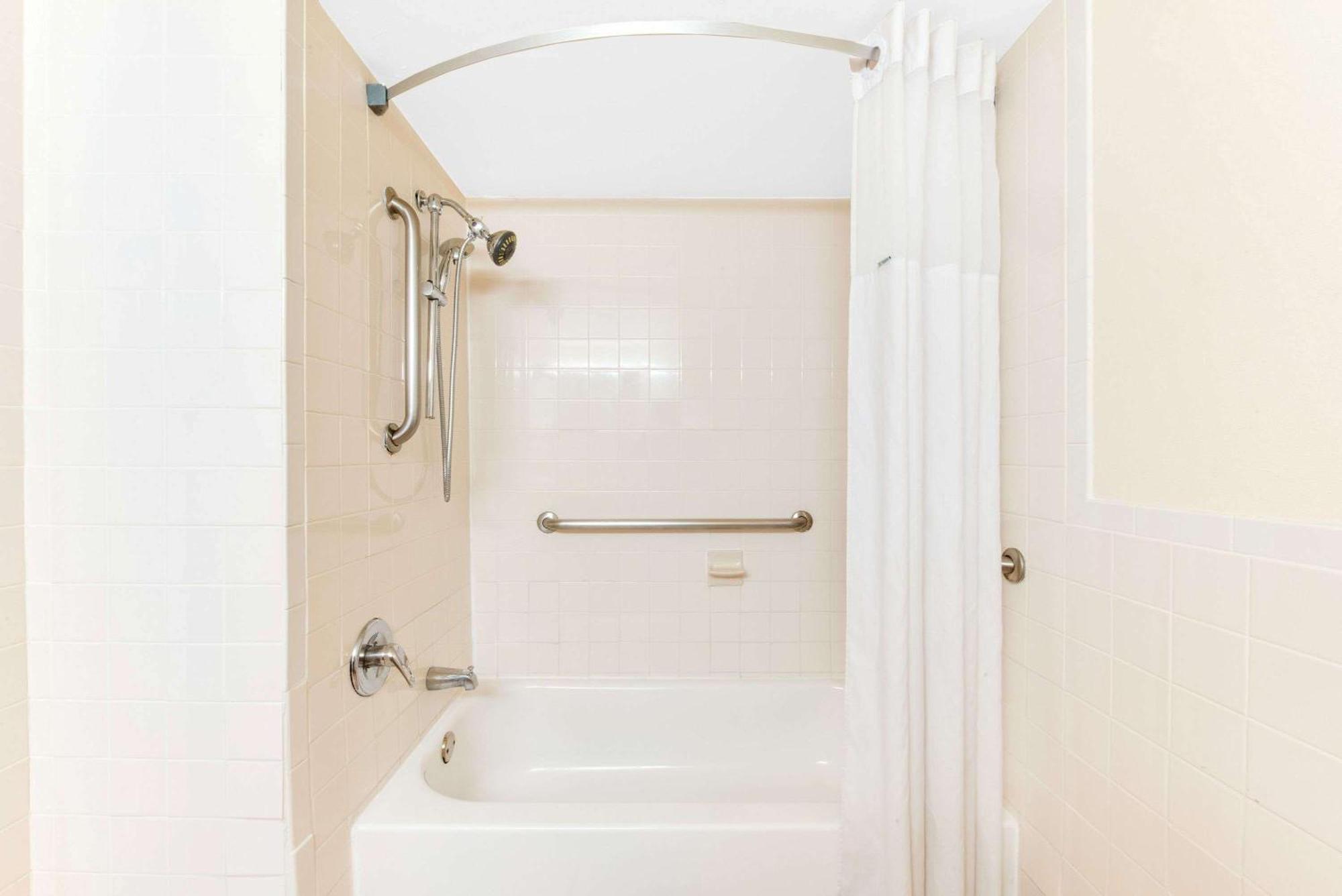 Habitación con bañera adaptada para personas de movilidad reducida y con discapacidad auditiva - No fumadores - 1 cama extragrande
