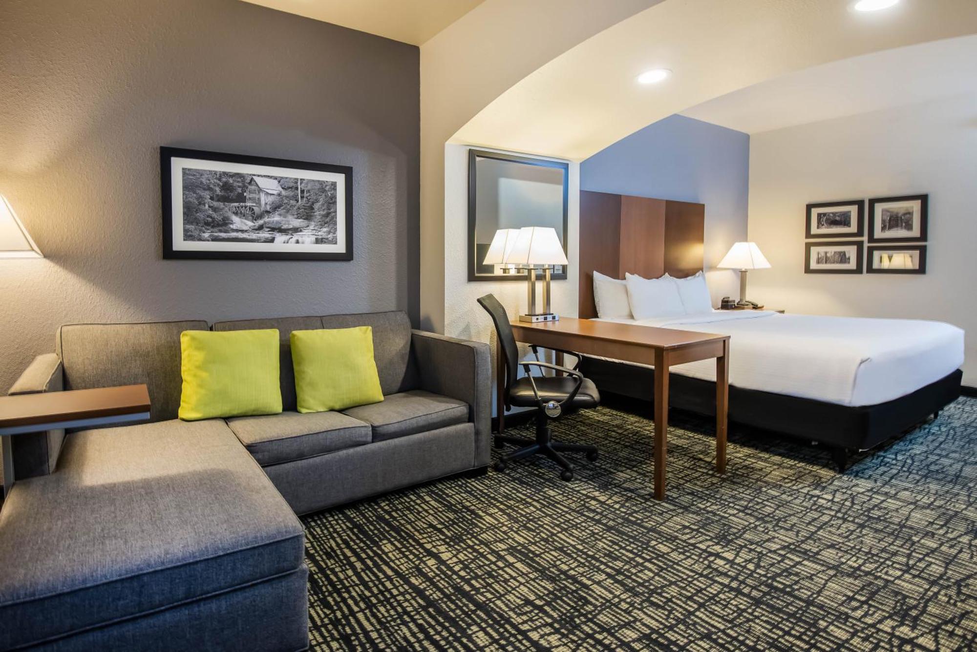 Deluxe King Room - Non-Smoking