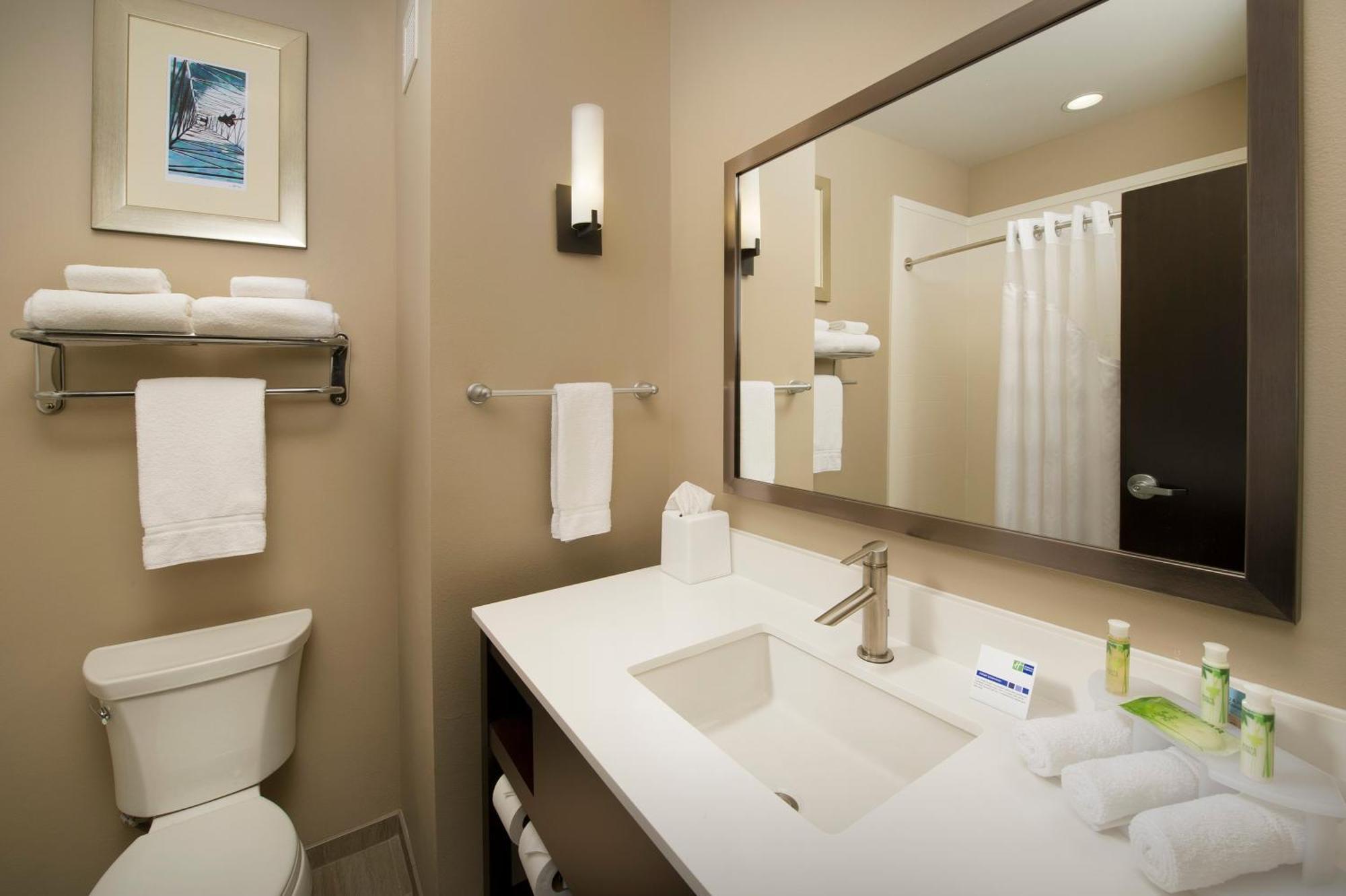 Queen Room with Two Queen Beds - Mobility Access Tub/Non-Smoking