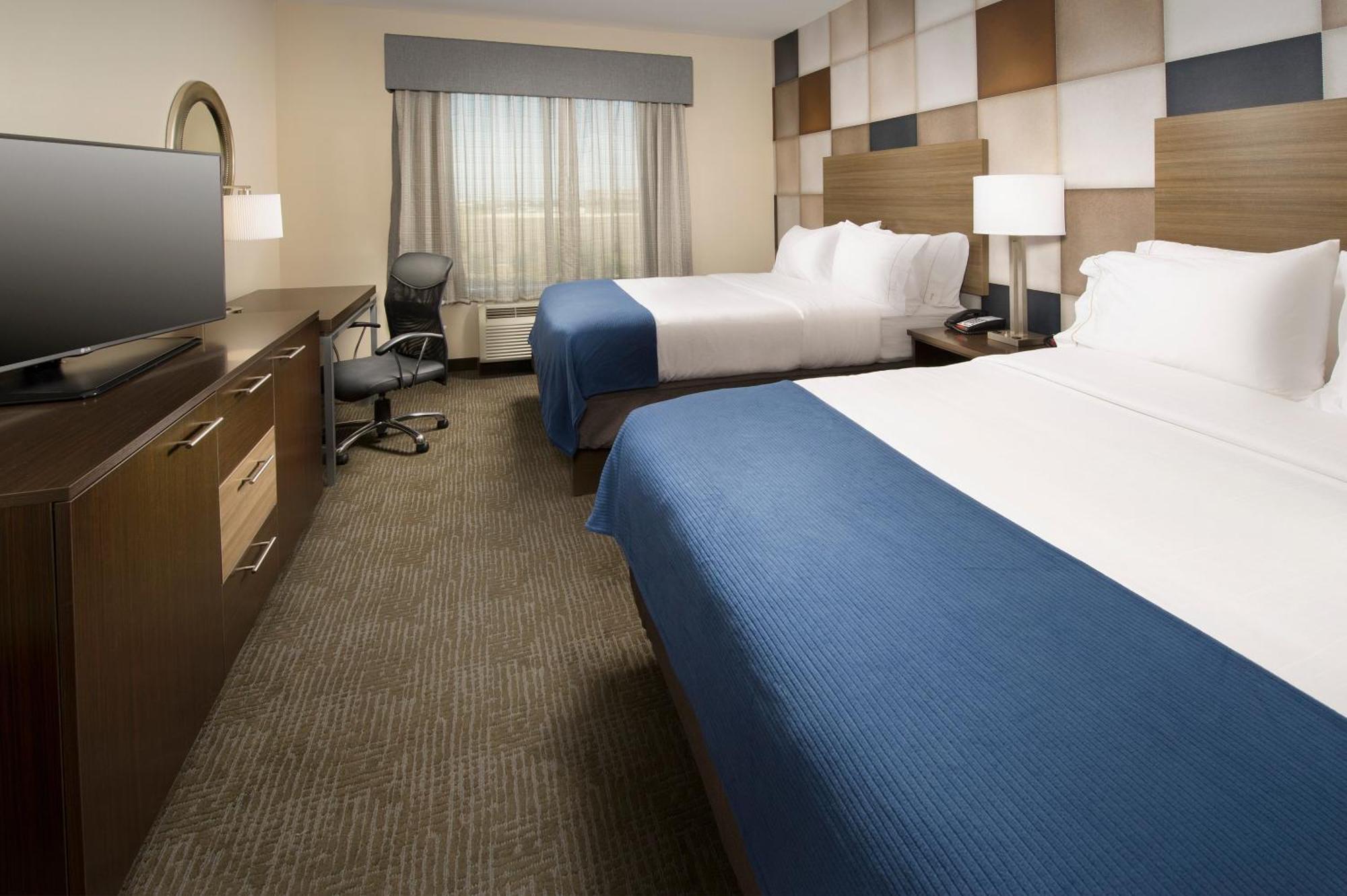 Two-Bedroom Suite - Mobility Accessible Tub